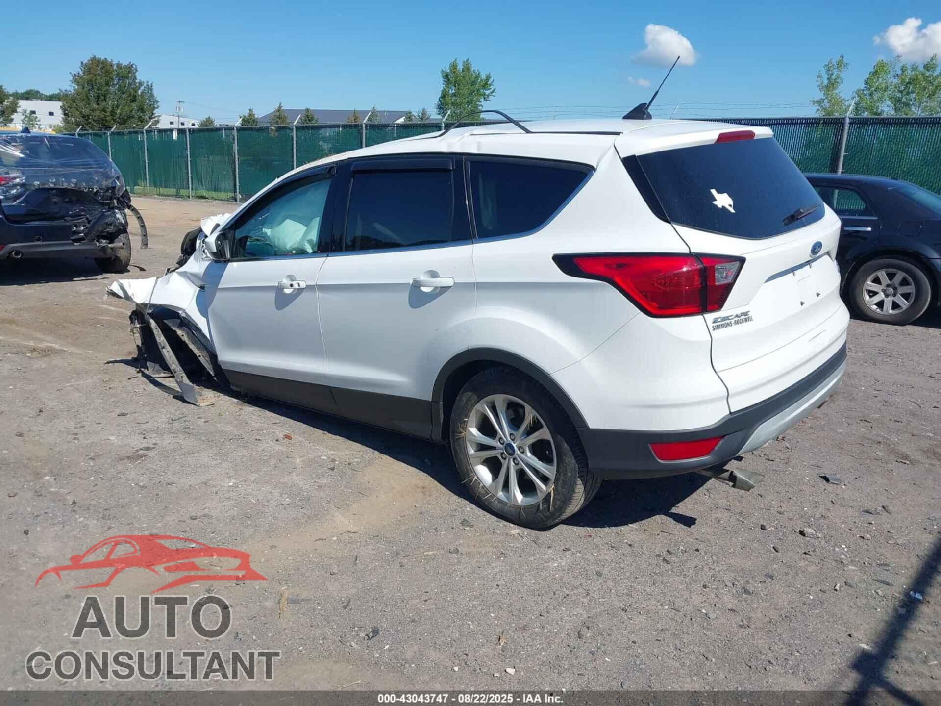 FORD ESCAPE 2019 - 1FMCU9GD3KUB64185
