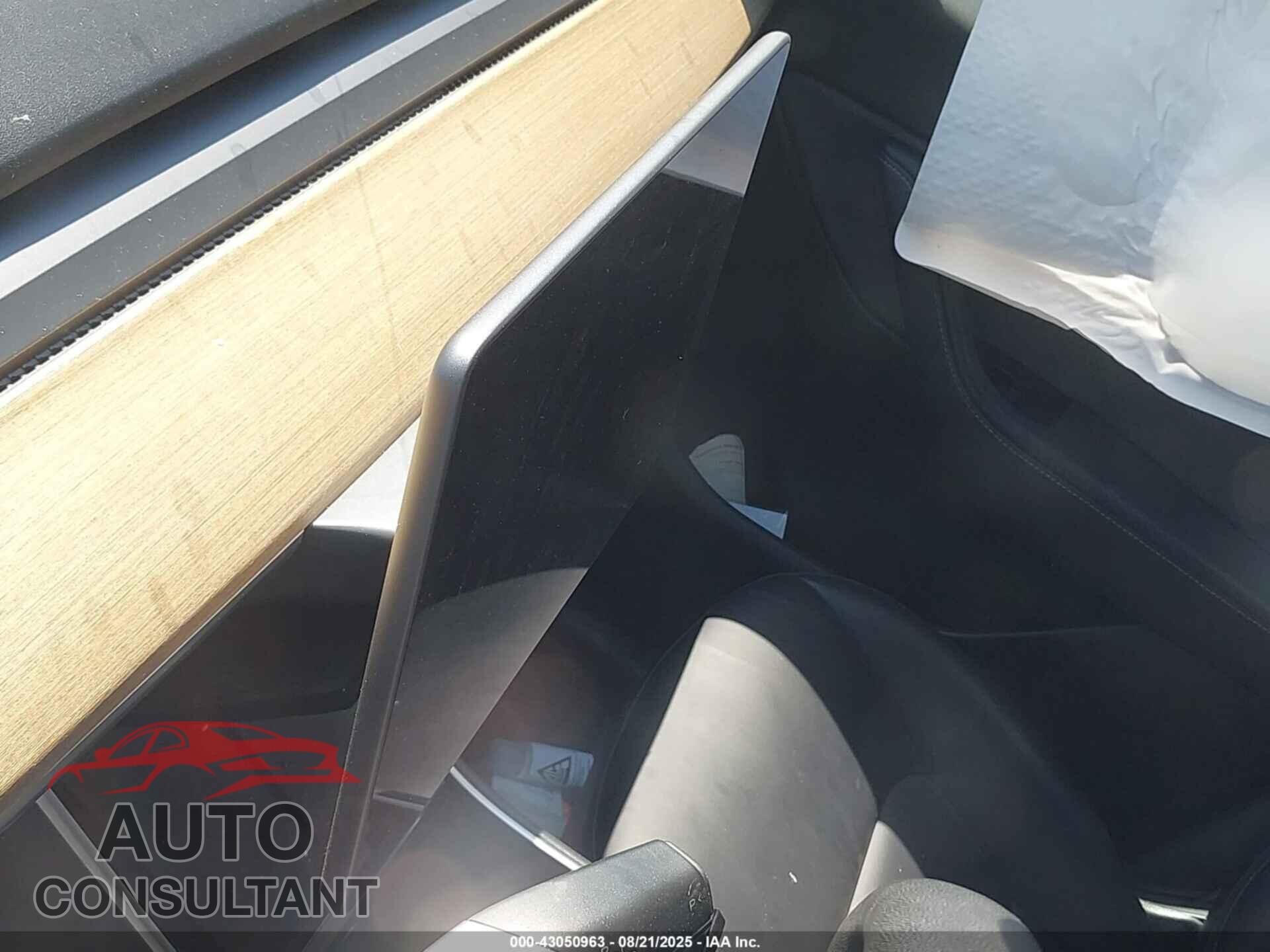 TESLA MODEL Y 2020 - 5YJYGDEF0LF001173