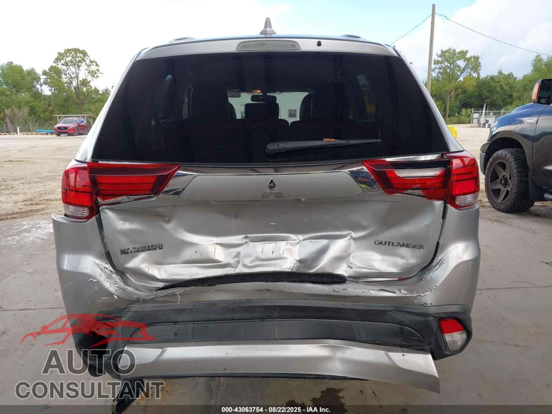 MITSUBISHI OUTLANDER 2018 - JA4AD2A38JZ001384