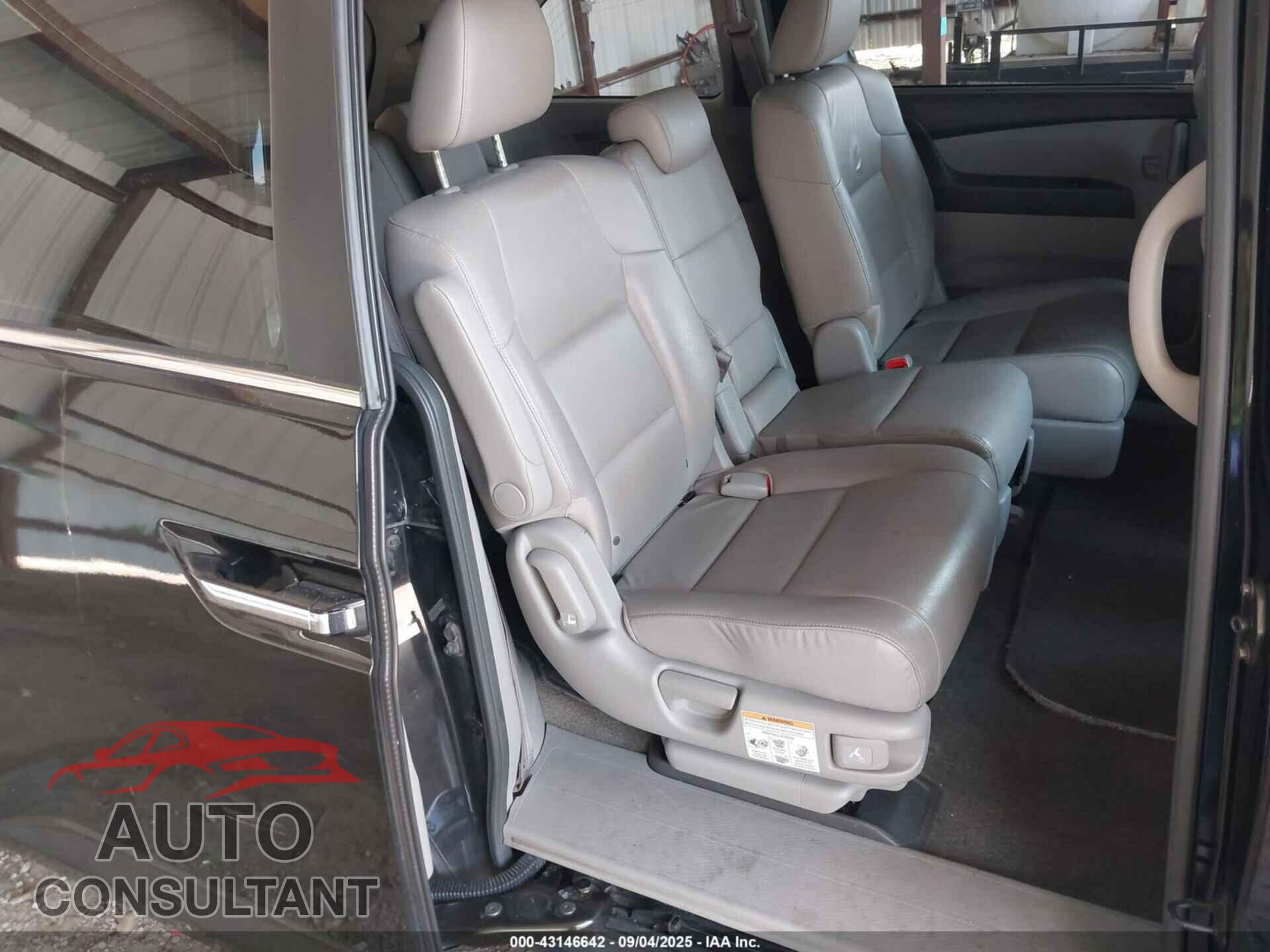 HONDA ODYSSEY 2013 - 5FNRL5H64DB089566