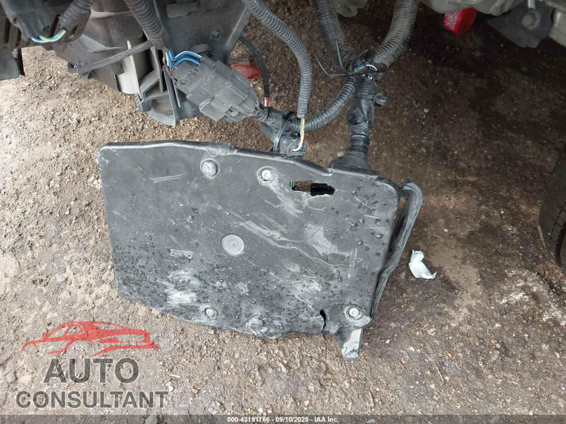 FORD FOCUS 2017 - 1FADP3F24HL294266