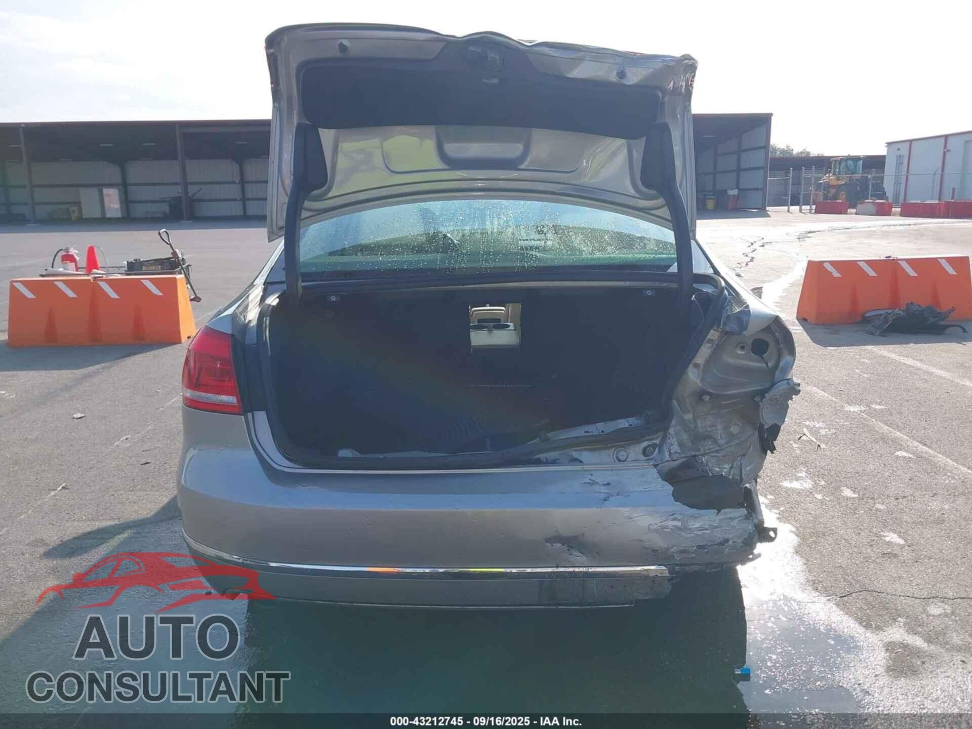 VOLKSWAGEN PASSAT 2014 - 1VWCN7A34EC083130