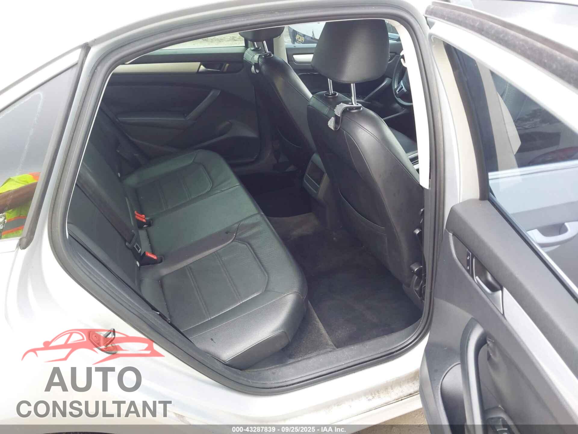 VOLKSWAGEN PASSAT 2012 - 1VWBP7A32CC048783