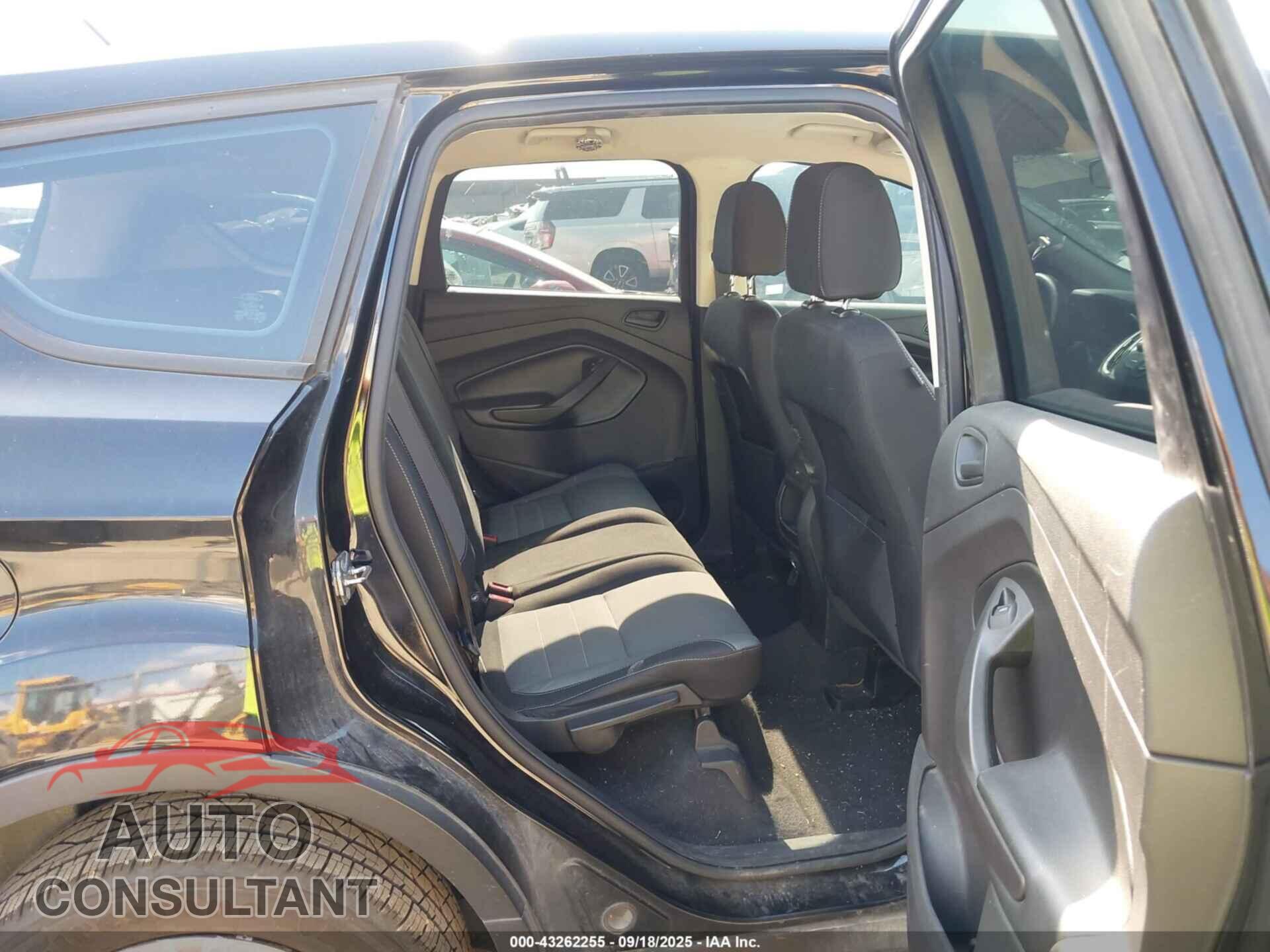 FORD ESCAPE 2017 - 1FMCU0F71HUC38428
