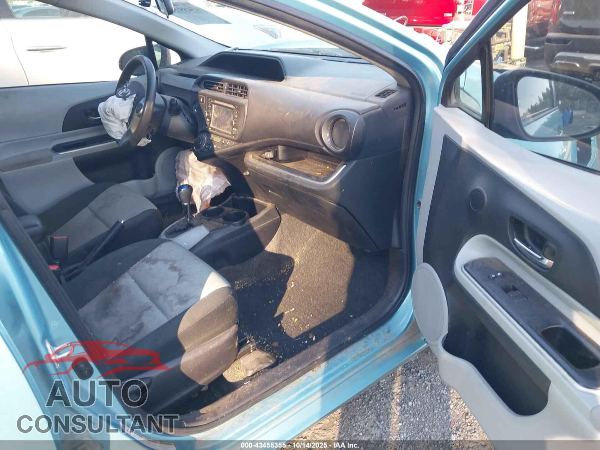 TOYOTA PRIUS C 2014 - JTDKDTB33E1067473