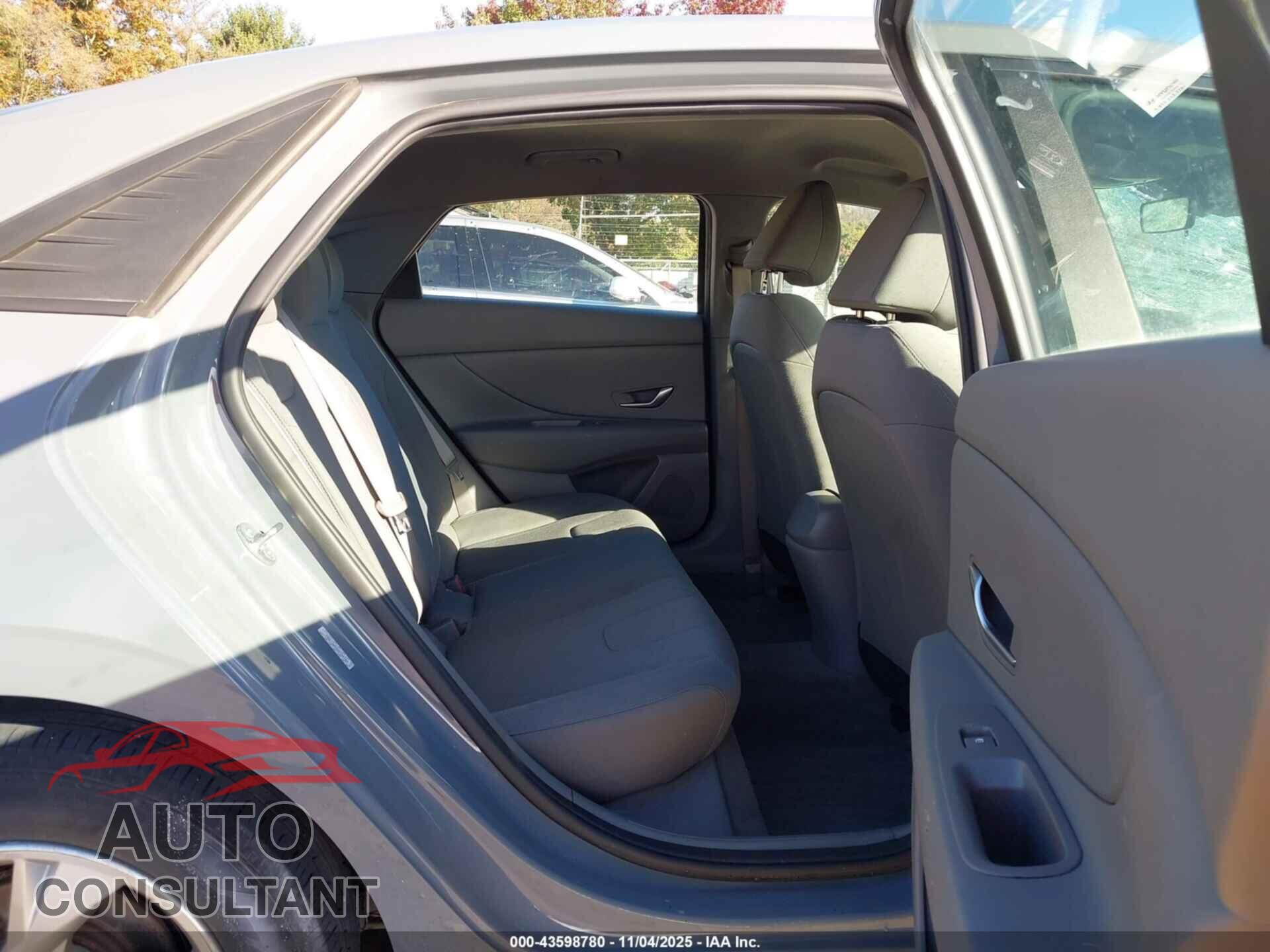 HYUNDAI ELANTRA 2021 - KMHLL4AG2MU155103