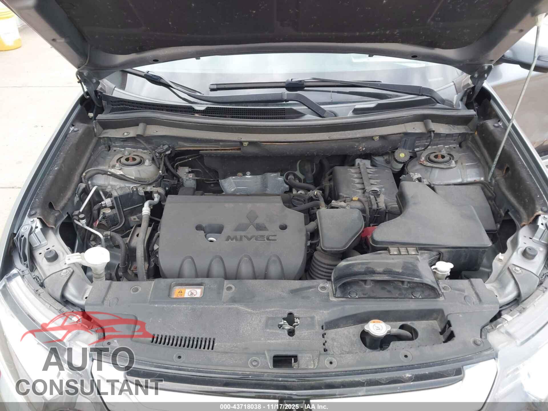 MITSUBISHI OUTLANDER 2018 - JA4AD3A33JZ017286