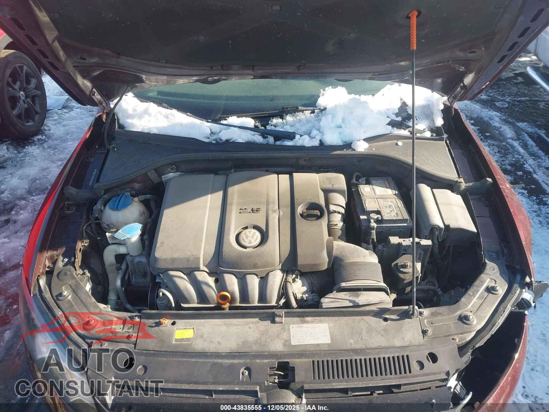 VOLKSWAGEN PASSAT 2013 - 1VWAP7A37DC085454
