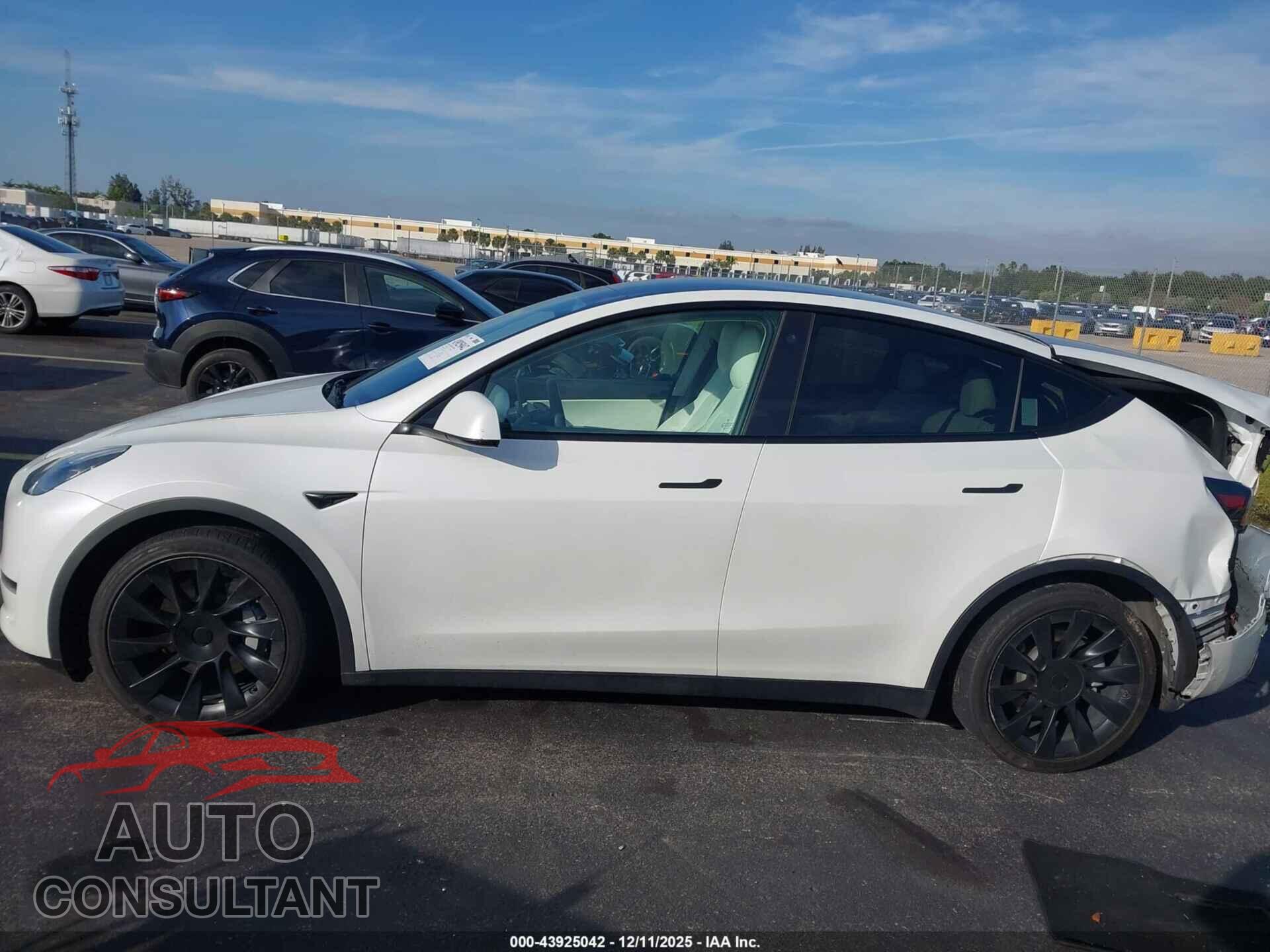 TESLA MODEL Y 2021 - 5YJYGDEE1MF089823