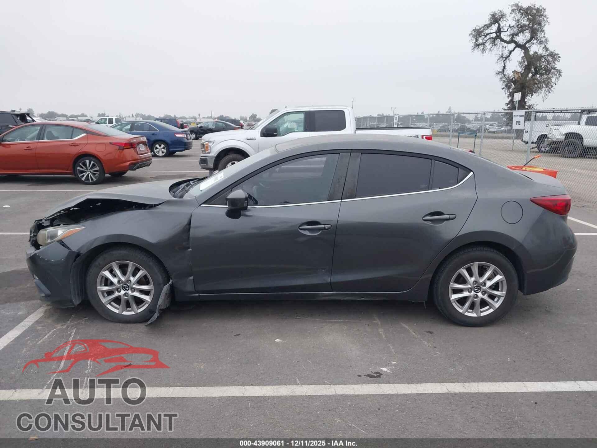 MAZDA MAZDA3 2016 - JM1BM1U79G1322926