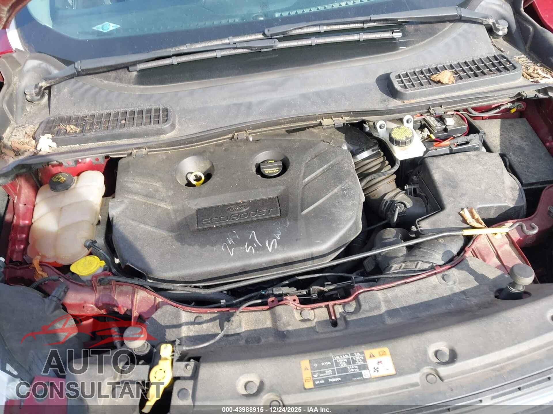 FORD ESCAPE 2015 - 1FMCU9G92FUC76719