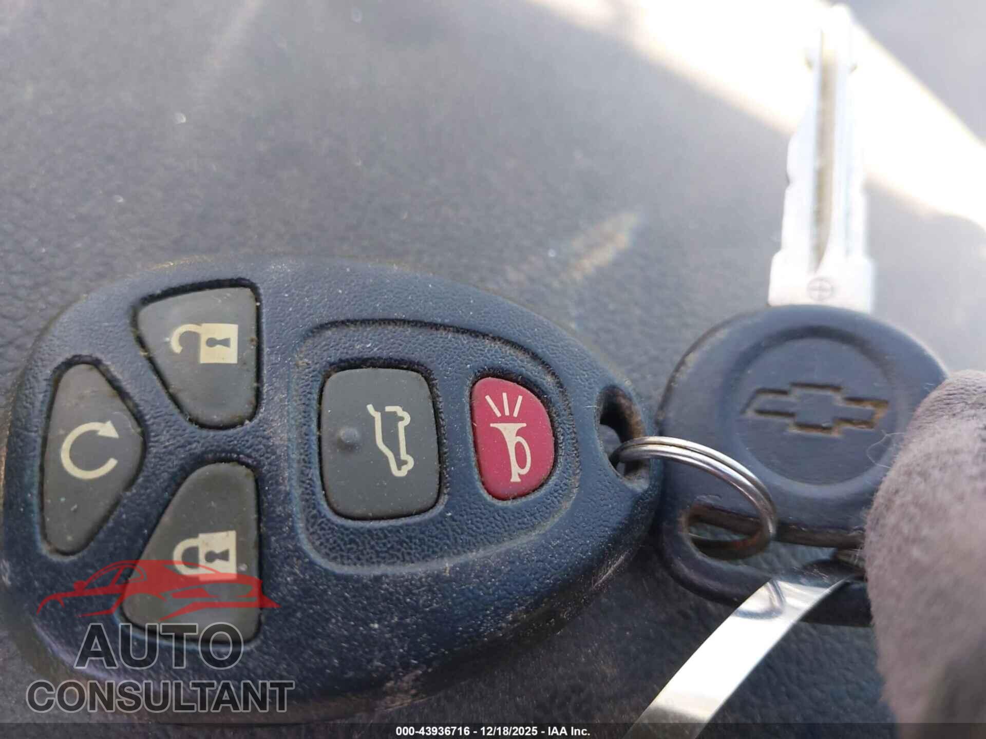 CHEVROLET TAHOE 2013 - 1GNLC2E05DR338575