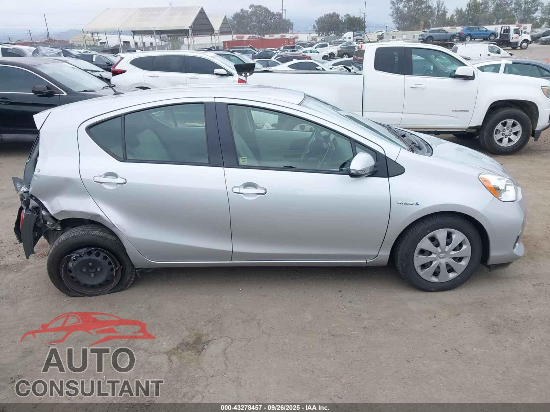 TOYOTA PRIUS C 2013 - JTDKDTB33D1058027