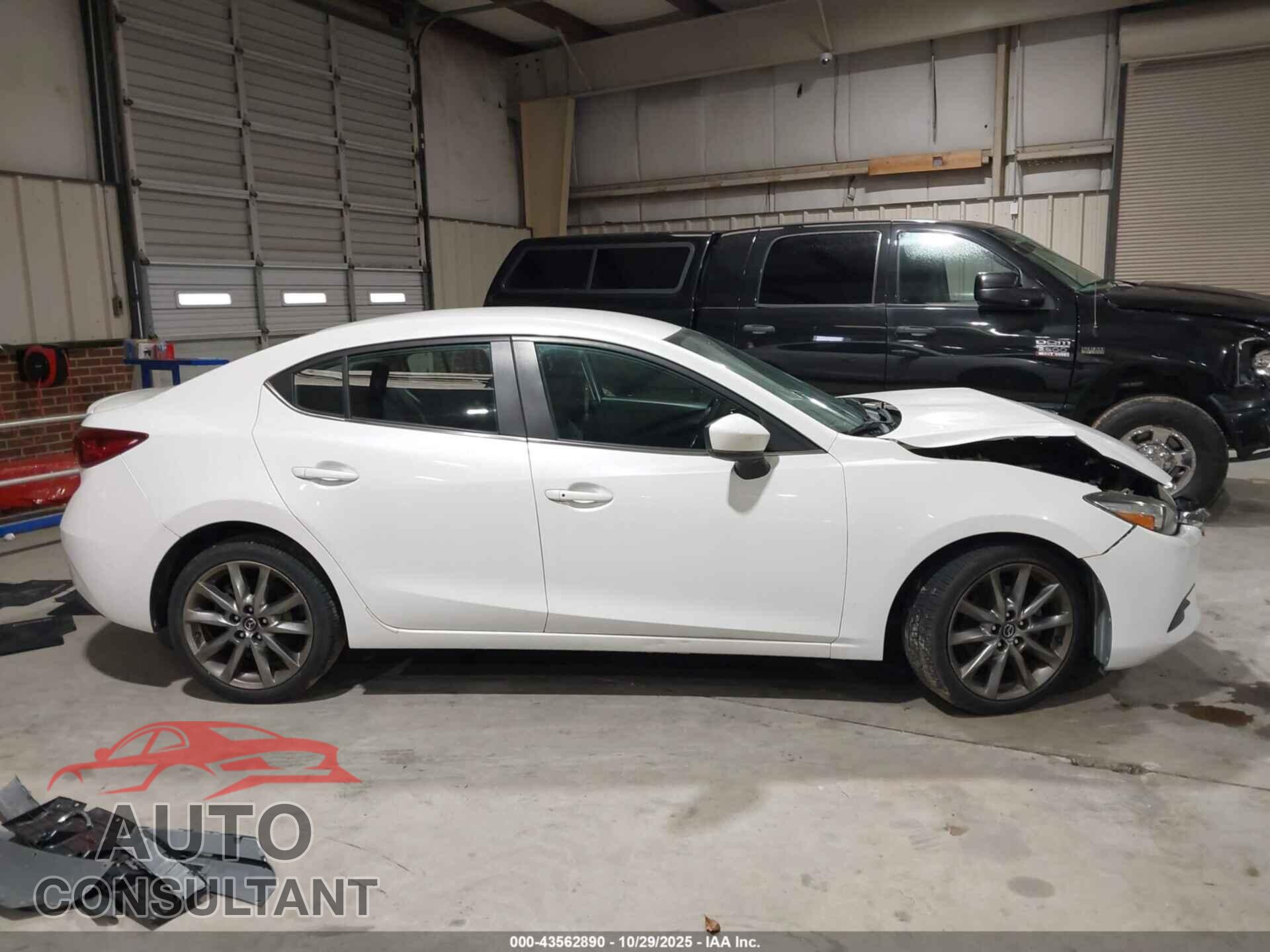 MAZDA MAZDA3 2018 - 3MZBN1V33JM203107