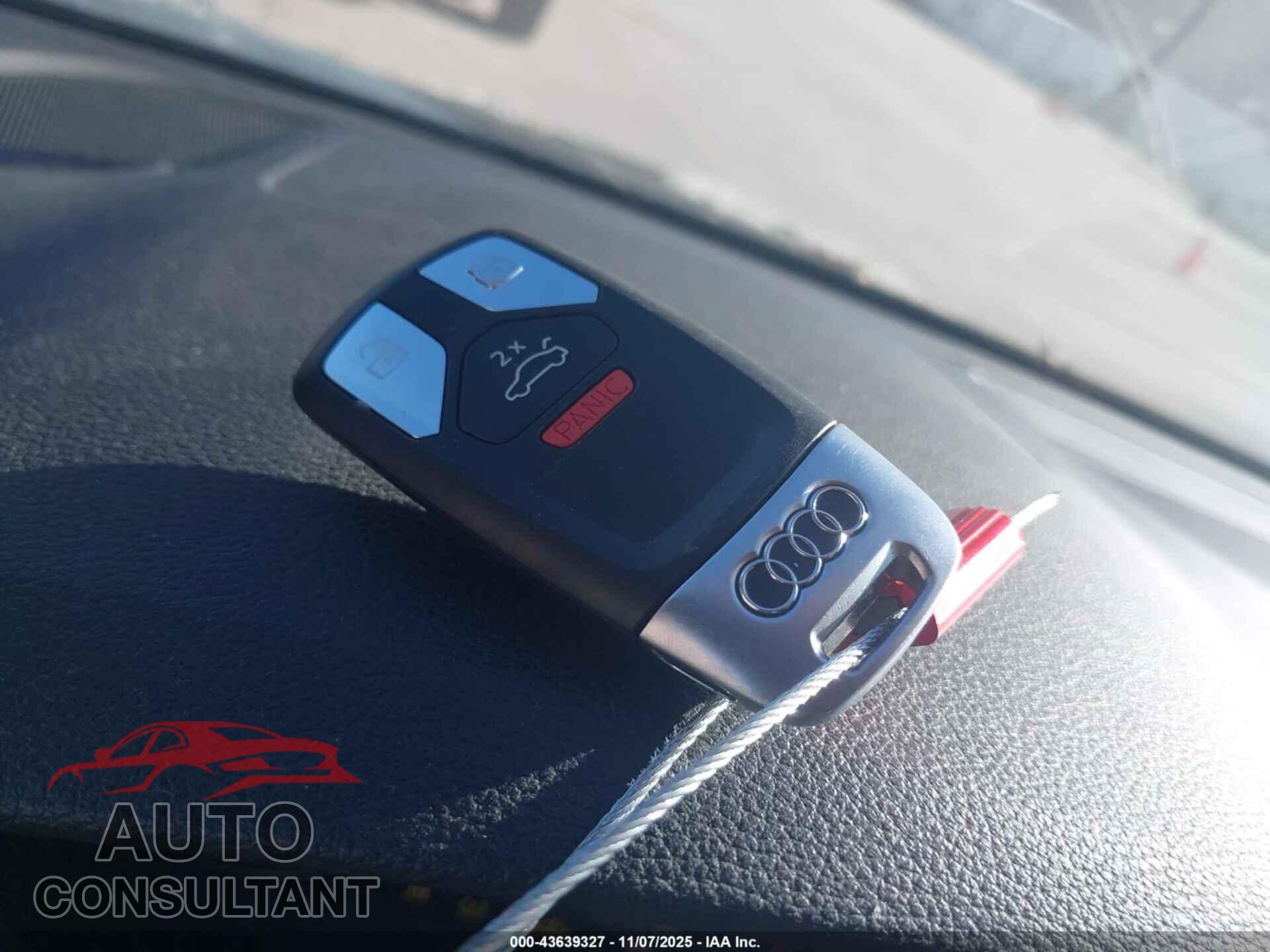 AUDI A4 2019 - WAUENAF48KN018367