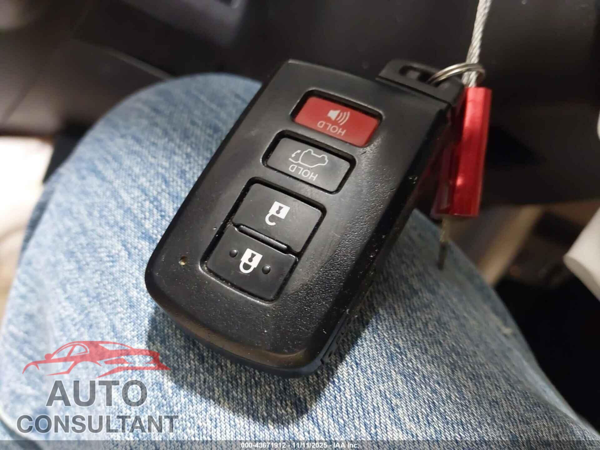 TOYOTA RAV4 2013 - JTMDFREV9DD027625
