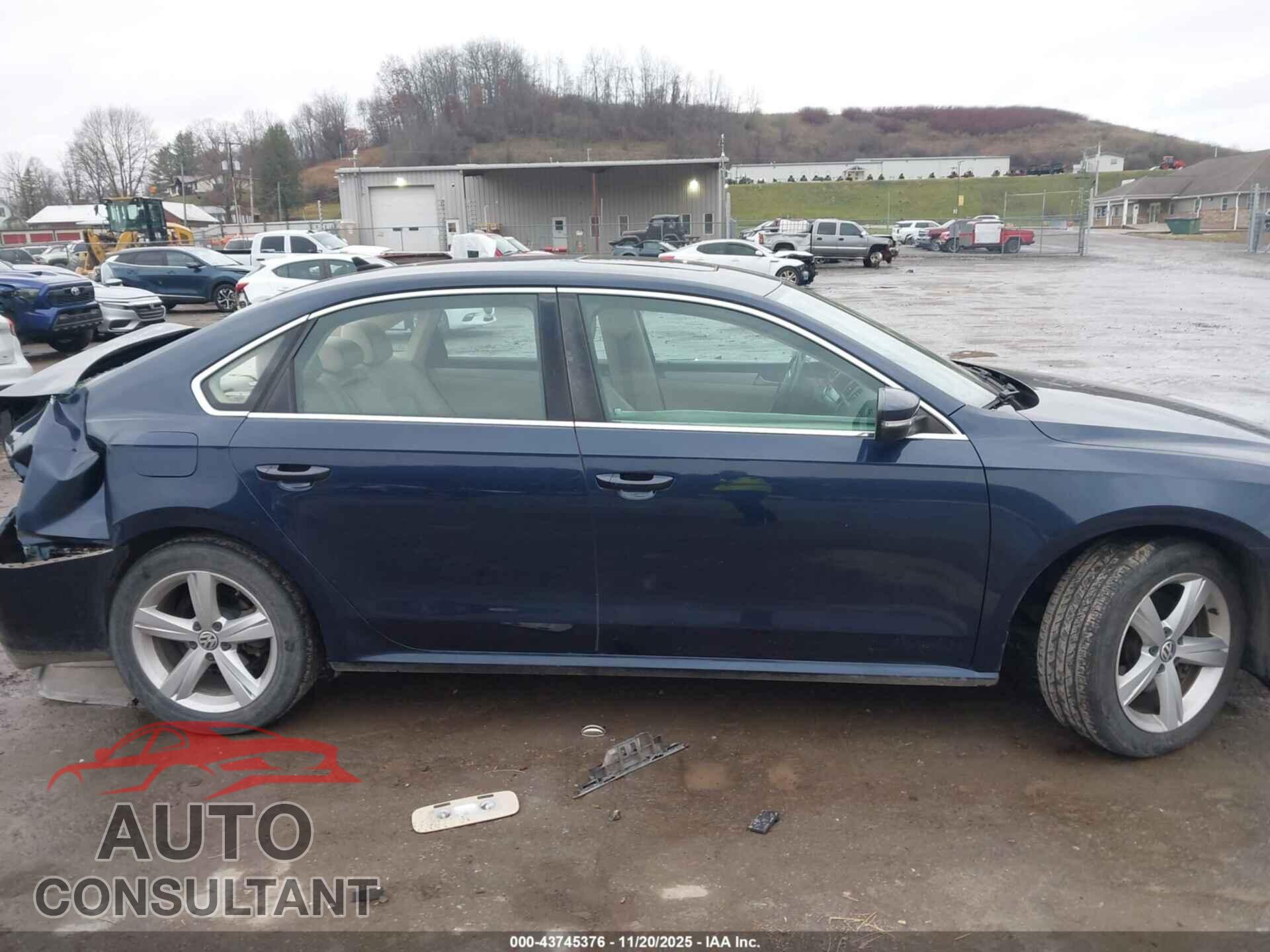 VOLKSWAGEN PASSAT 2013 - 1VWBH7A32DC077537