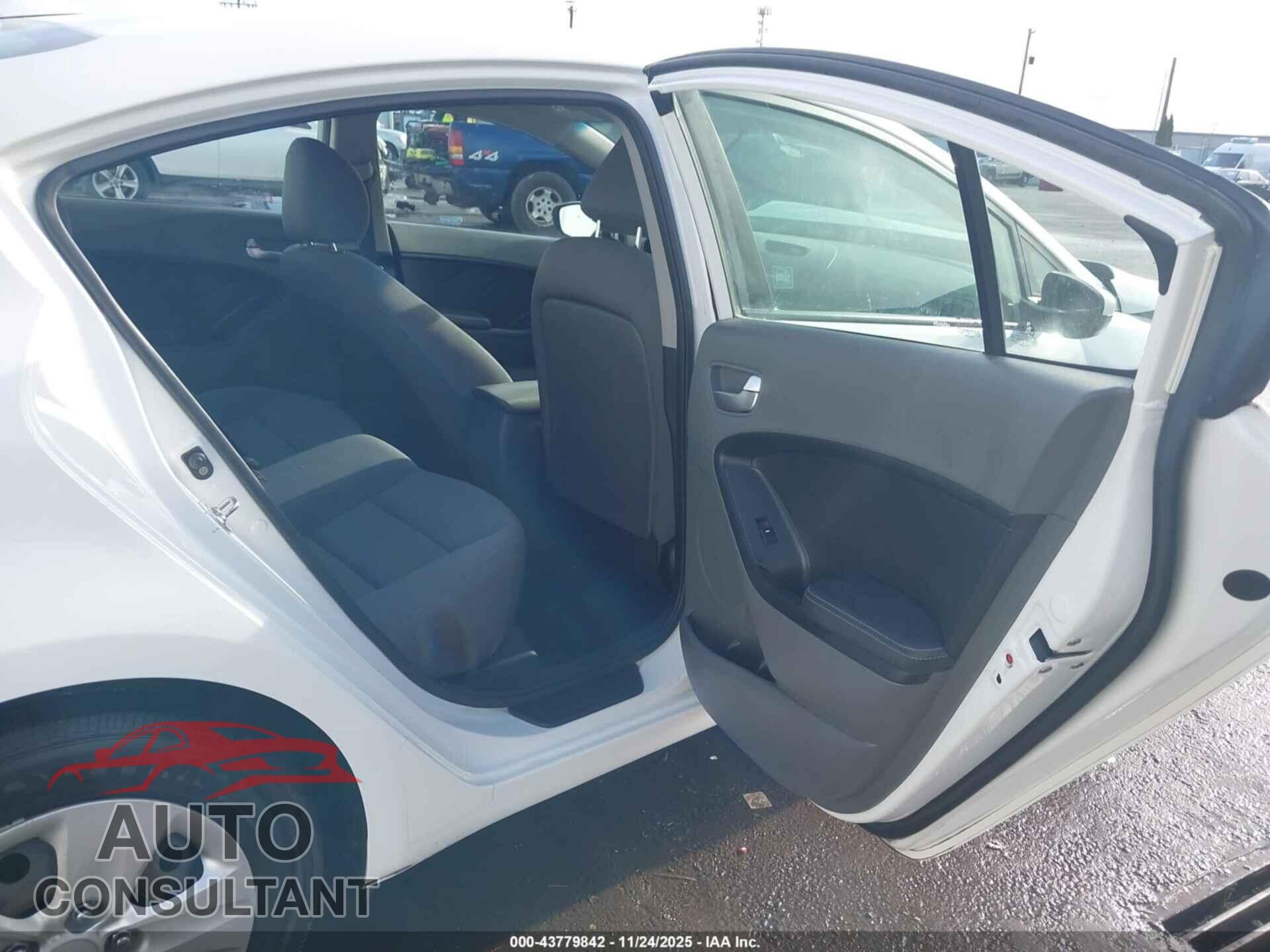 KIA FORTE 2018 - 3KPFK4A70JE281054