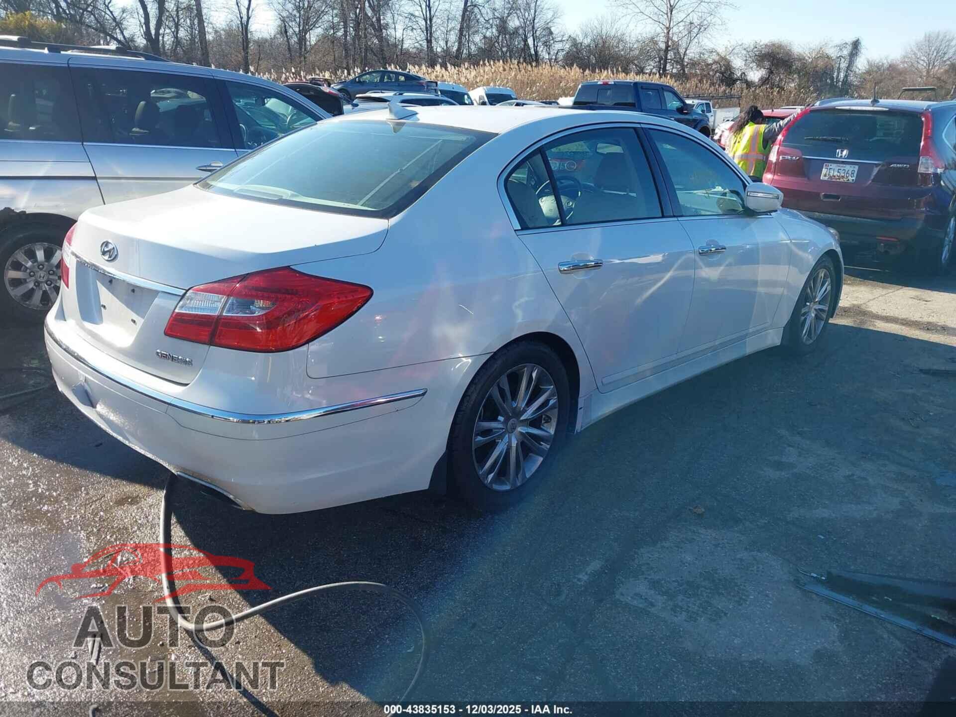 HYUNDAI GENESIS 2012 - KMHGC4DD0CU196895