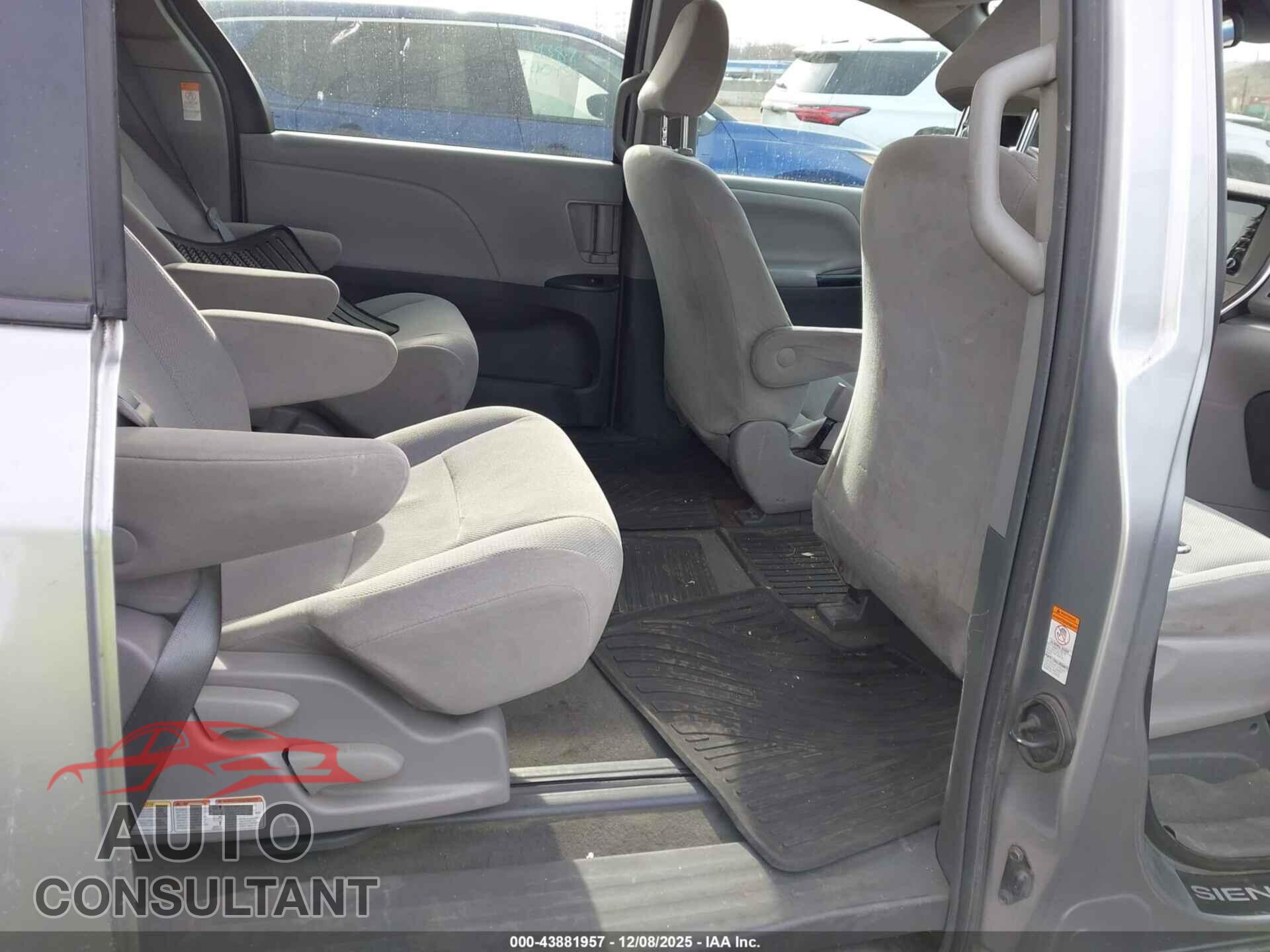 TOYOTA SIENNA 2018 - 5TDZZ3DC8JS959924