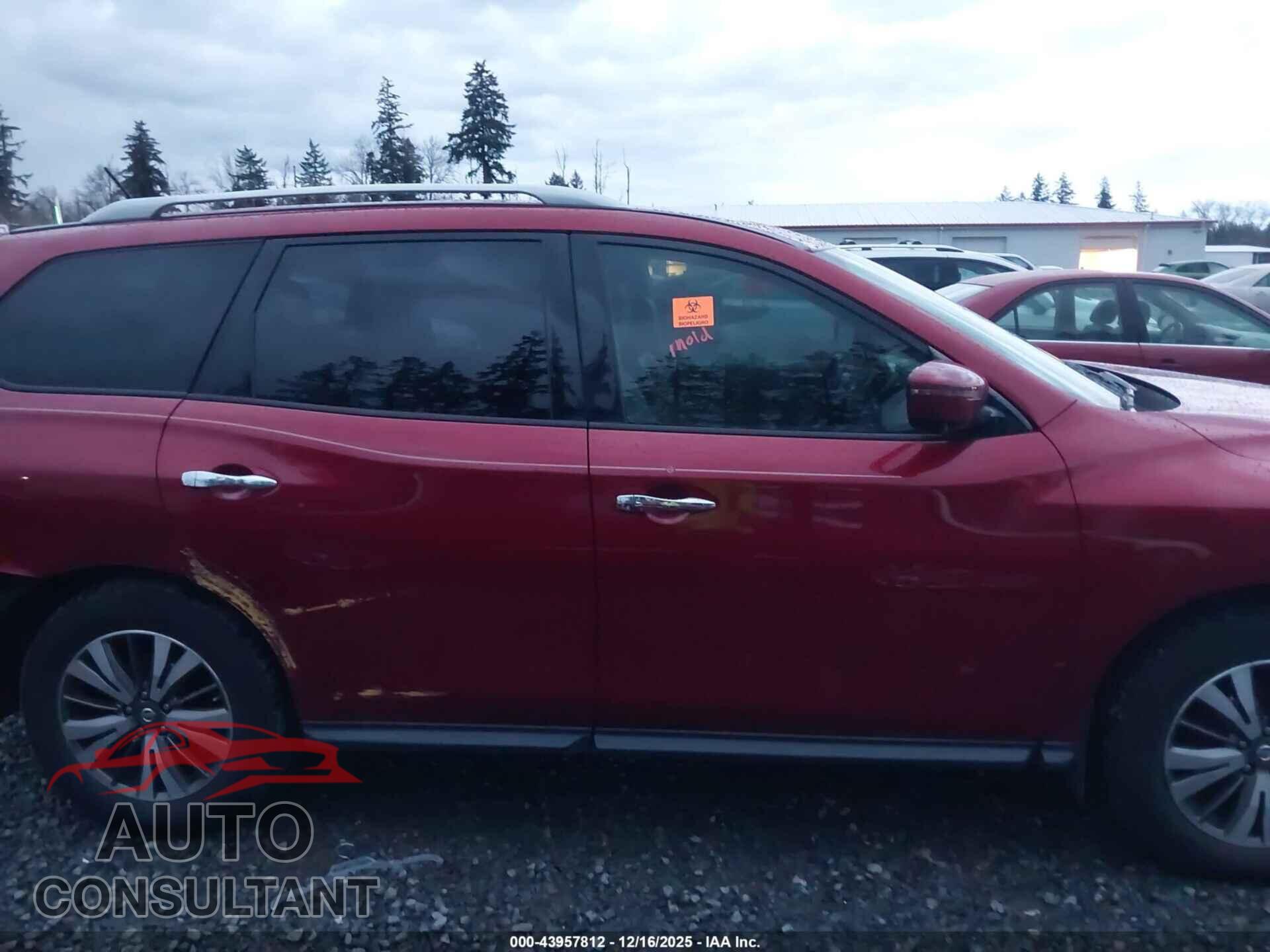 NISSAN PATHFINDER 2017 - 5N1DR2MN4HC606805