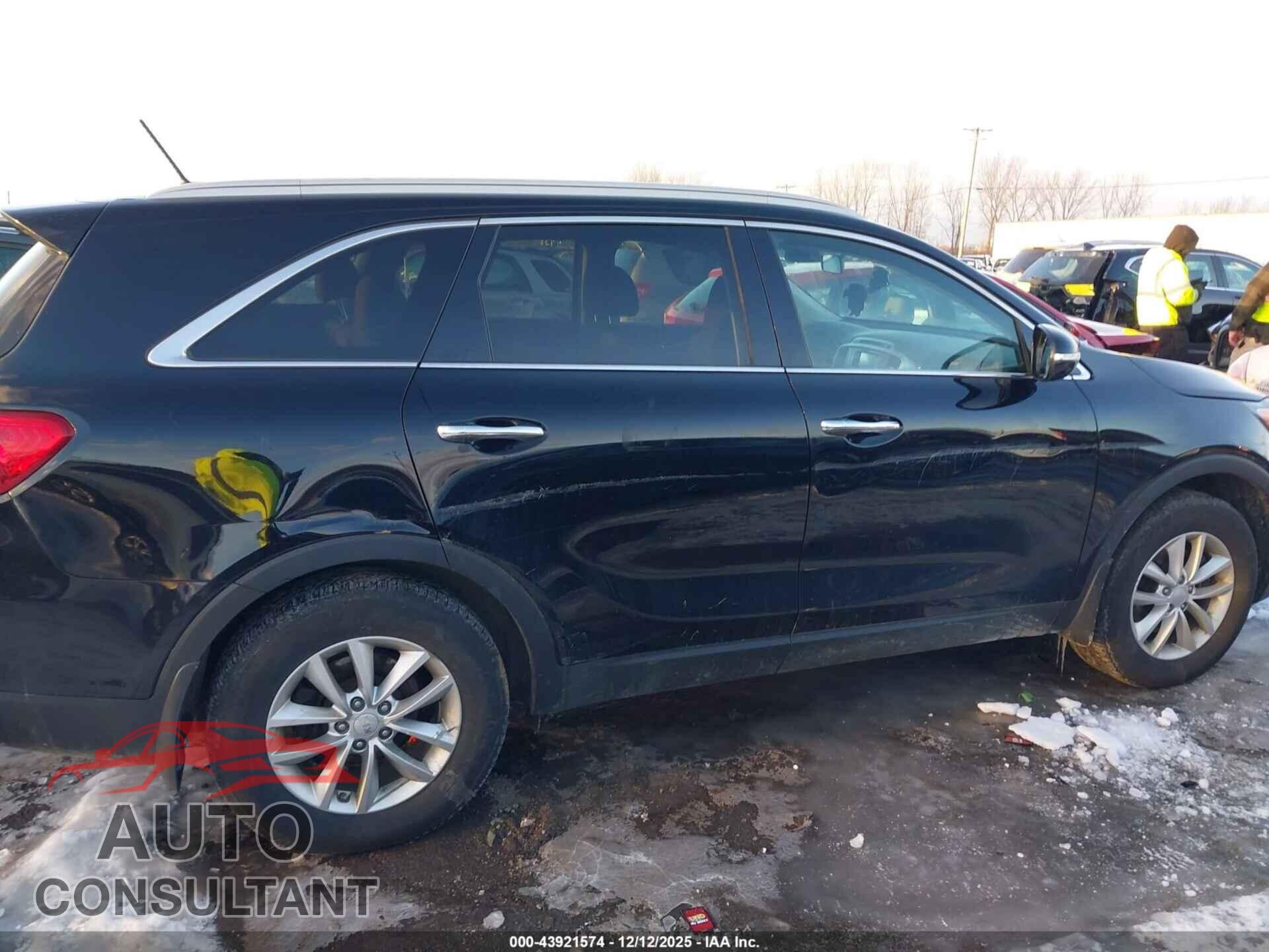 KIA SORENTO 2017 - 5XYPG4A35HG332175