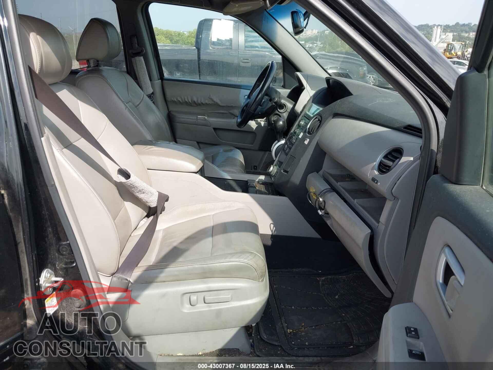 HONDA PILOT 2011 - 5FNYF4H75BB010392