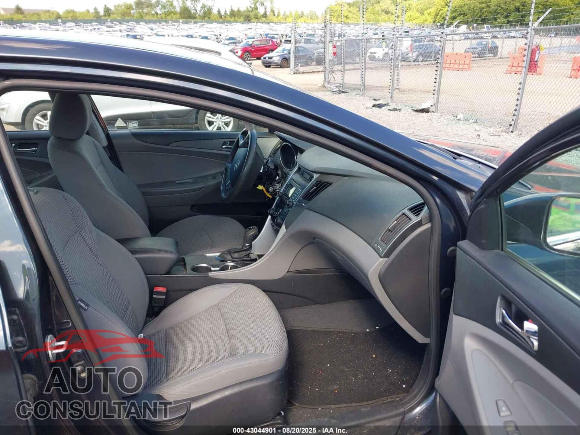 HYUNDAI SONATA 2011 - 5NPEB4AC1BH022384