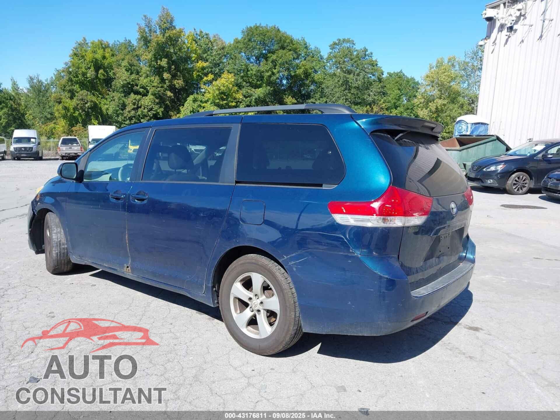 TOYOTA SIENNA 2011 - 5TDKK3DC1BS021934