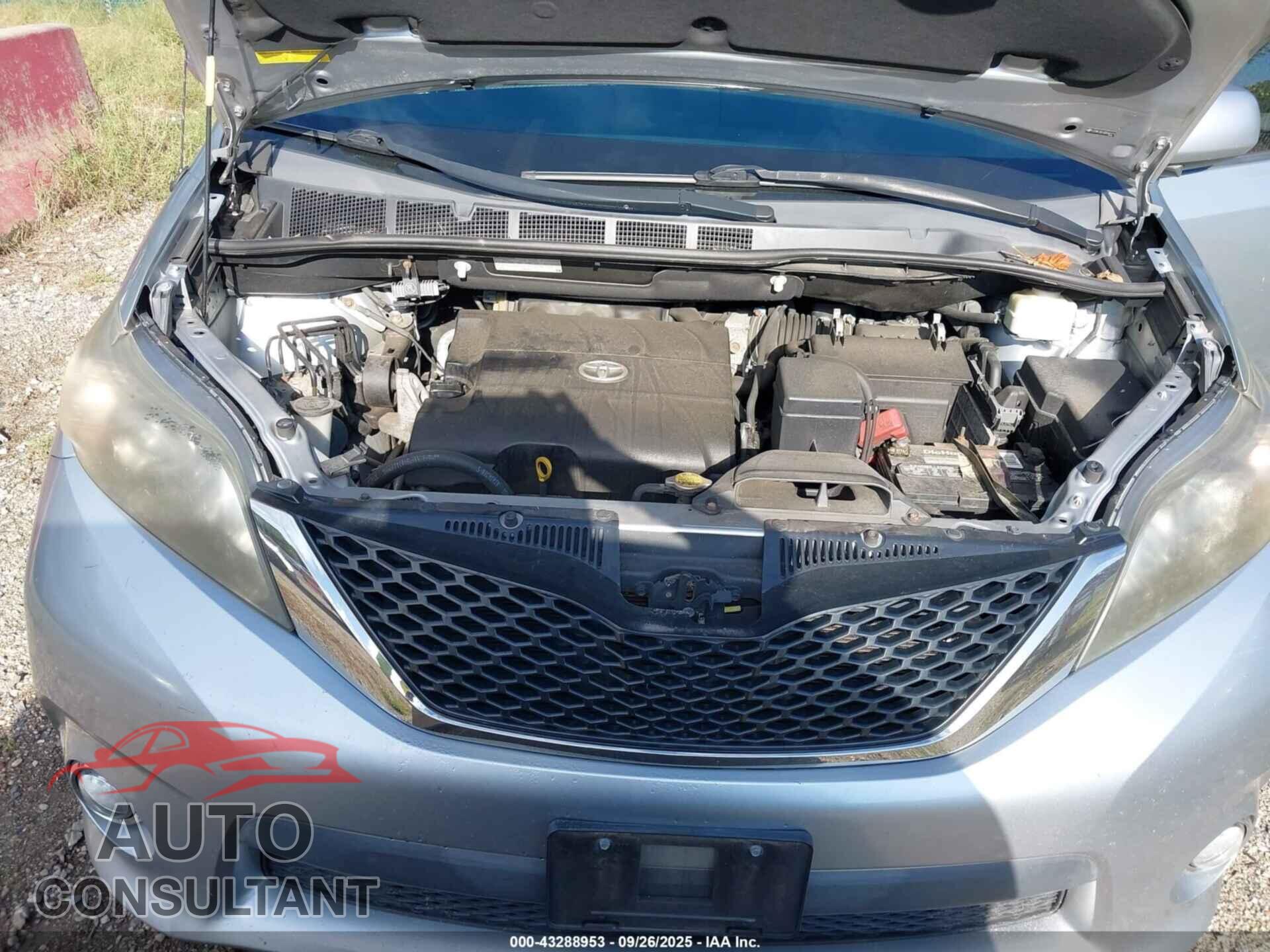 TOYOTA SIENNA 2011 - 5TDXK3DC4BS046171