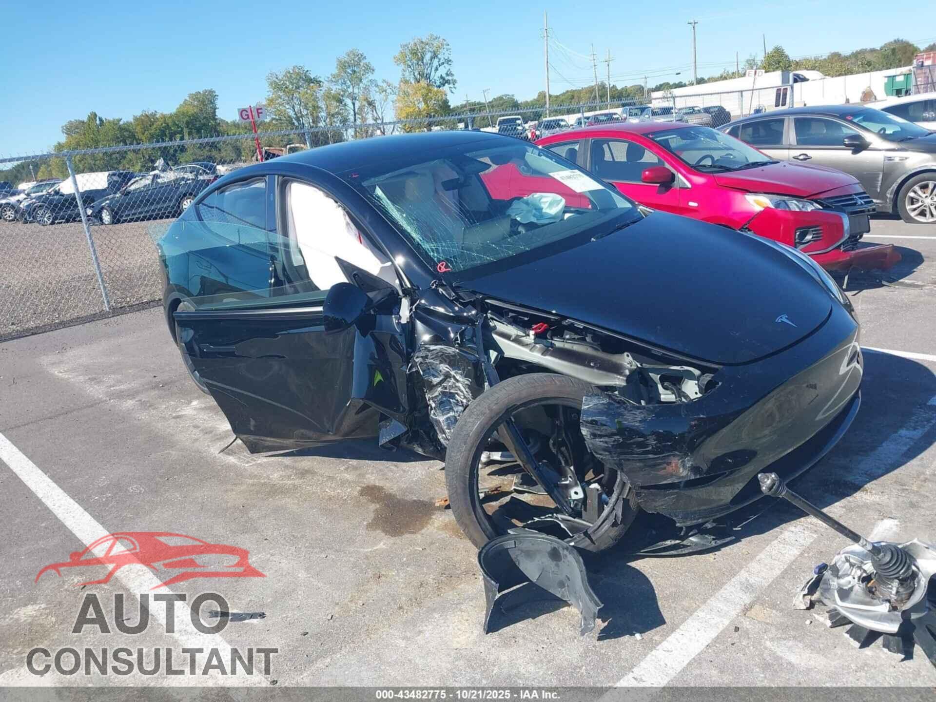 TESLA MODEL Y 2025 - 7SAYGDEE3SA361091