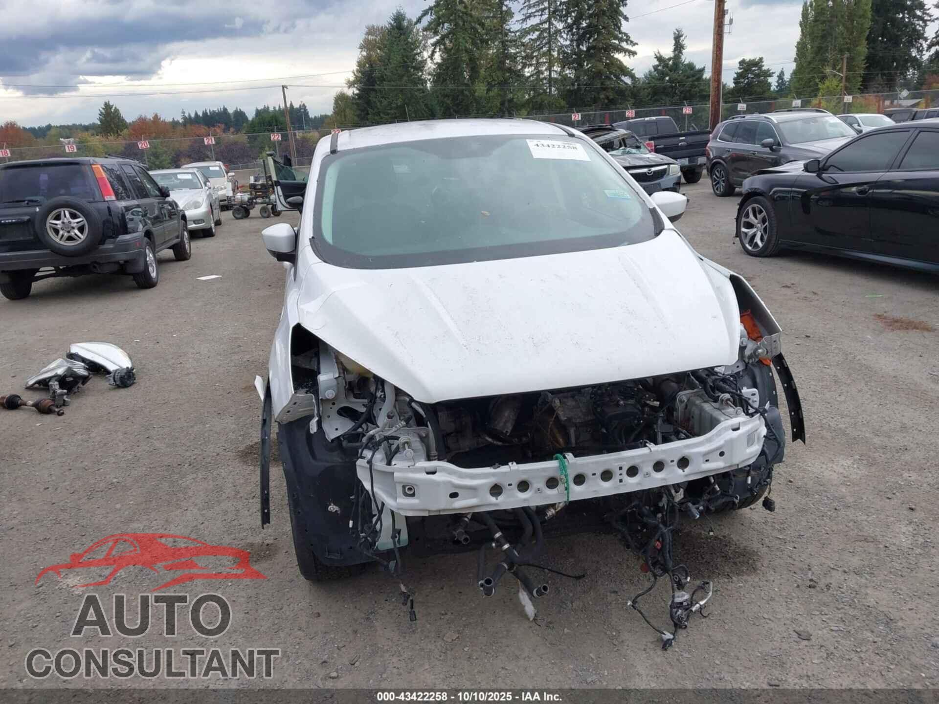 FORD ESCAPE 2017 - 1FMCU9GD4HUD30366