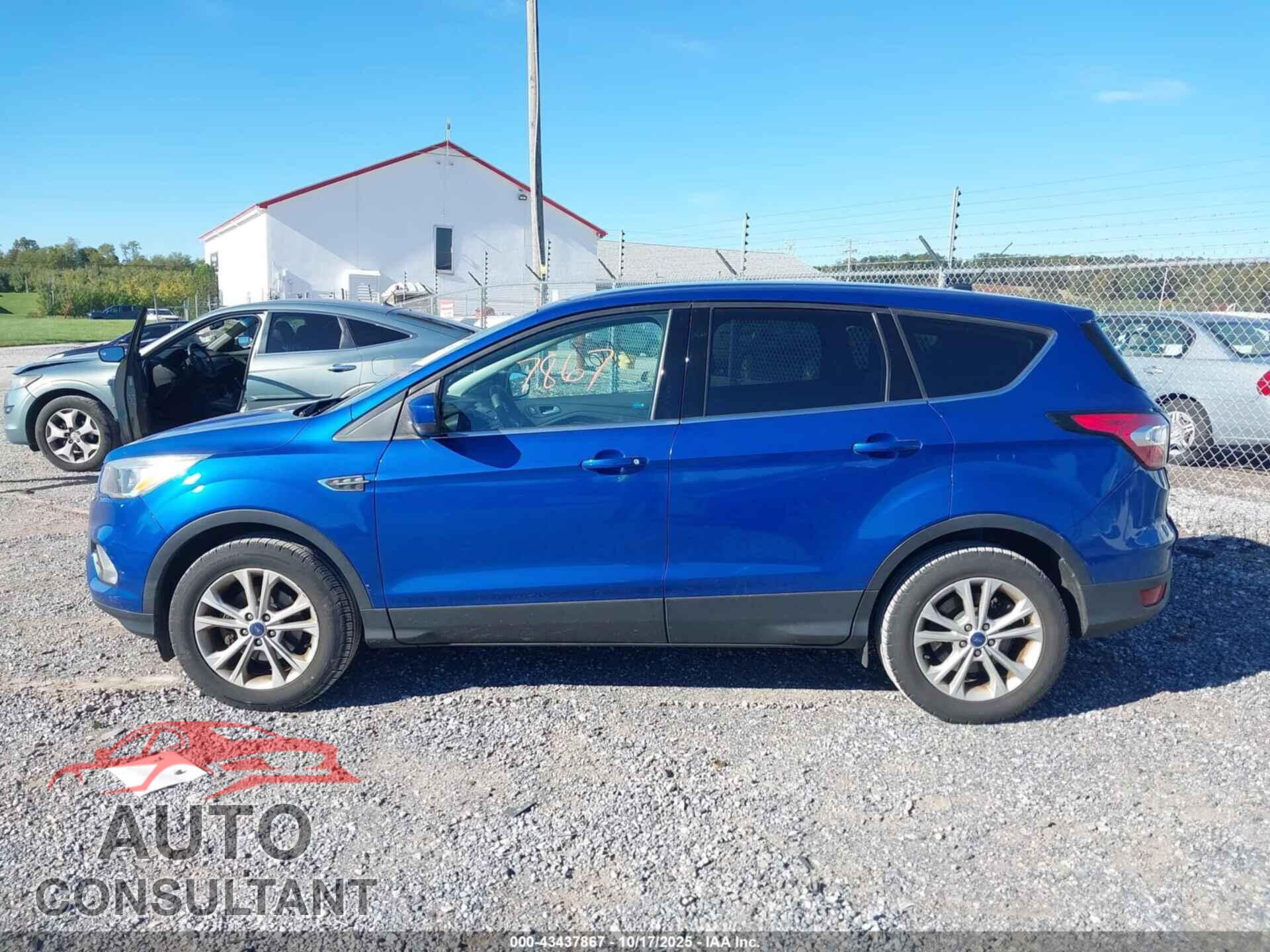 FORD ESCAPE 2017 - 1FMCU0GDXHUE52385