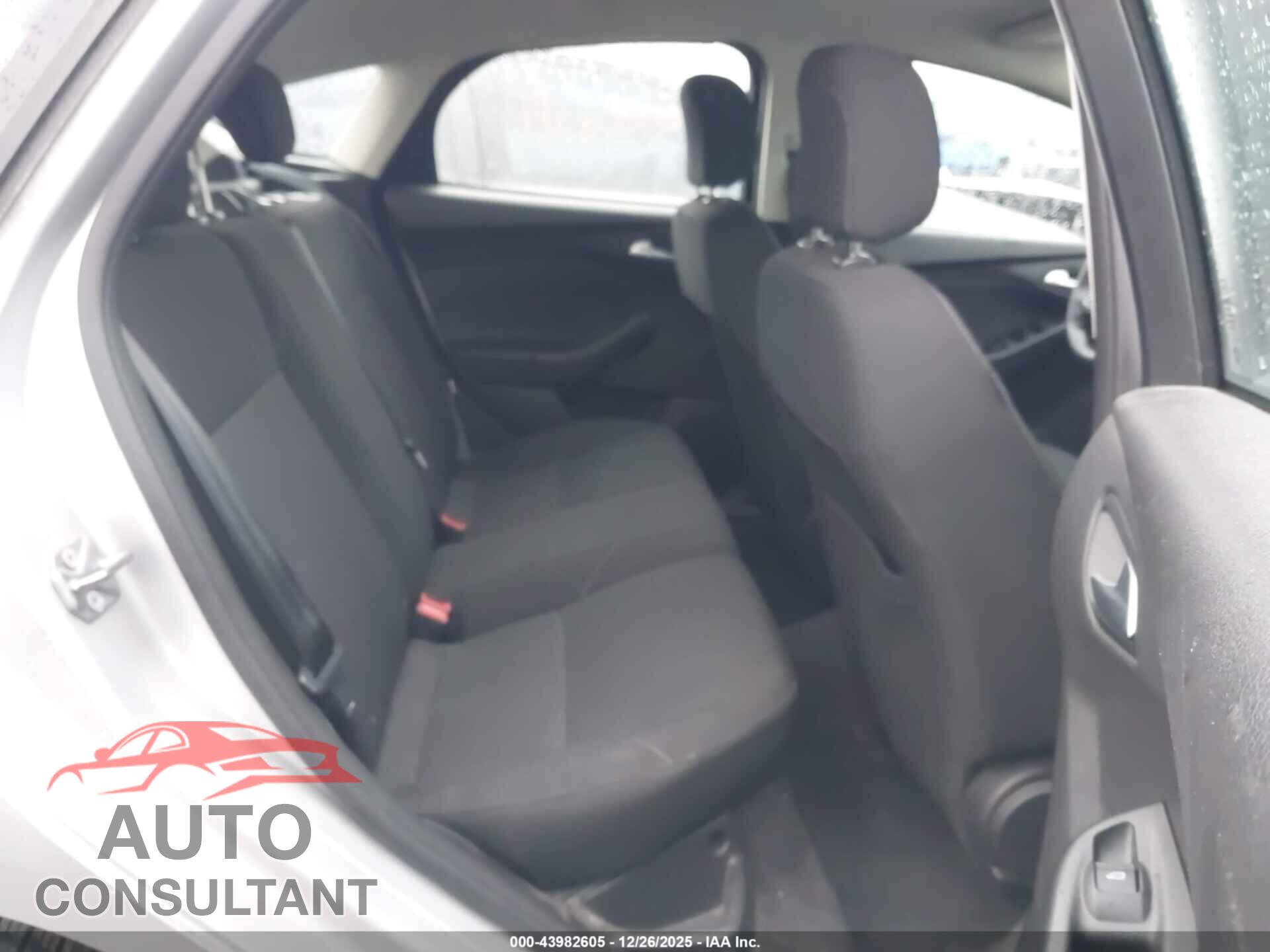 FORD FOCUS 2018 - 1FADP3K2XJL301135