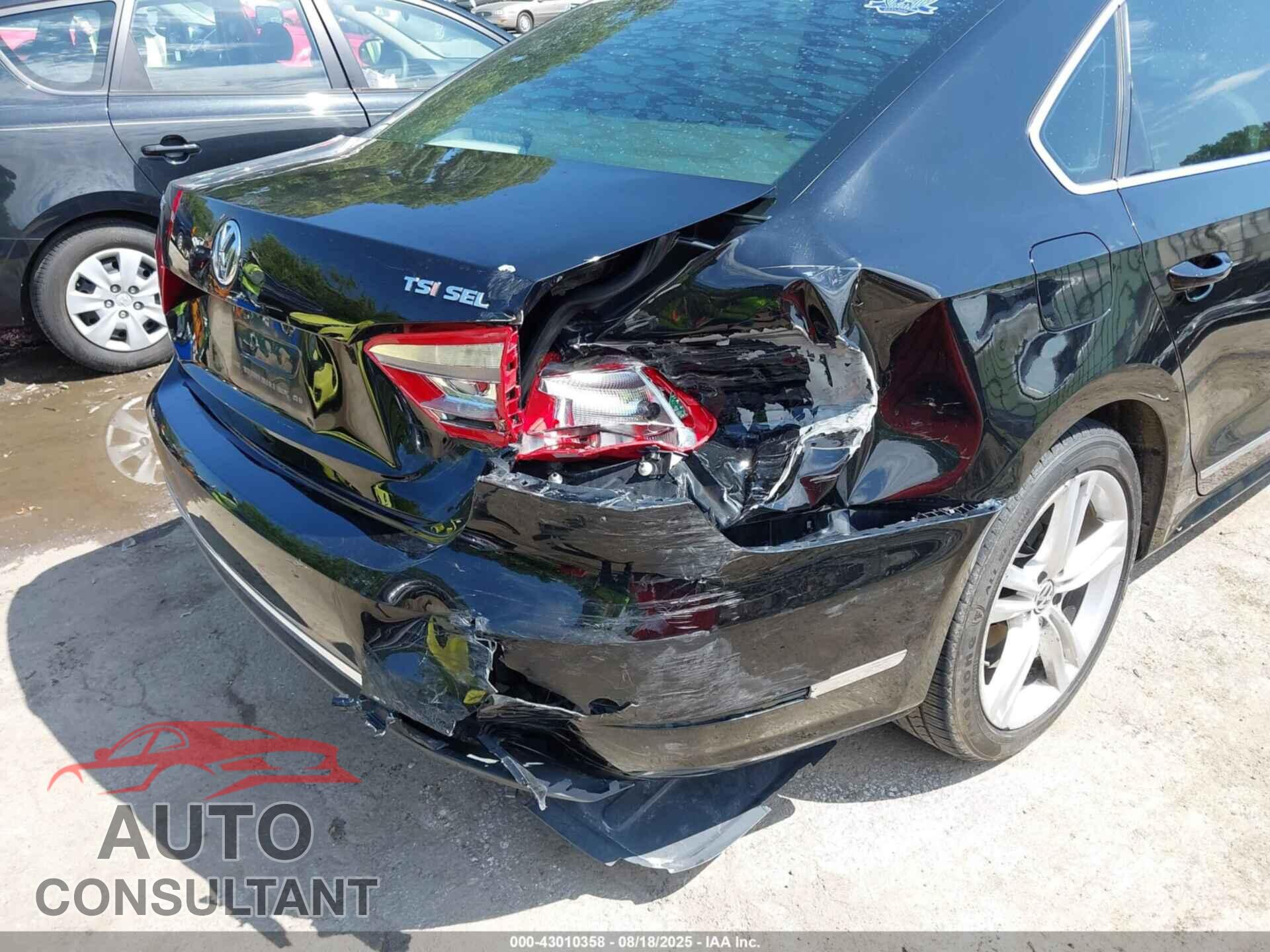 VOLKSWAGEN PASSAT 2015 - 1VWCS7A37FC013115