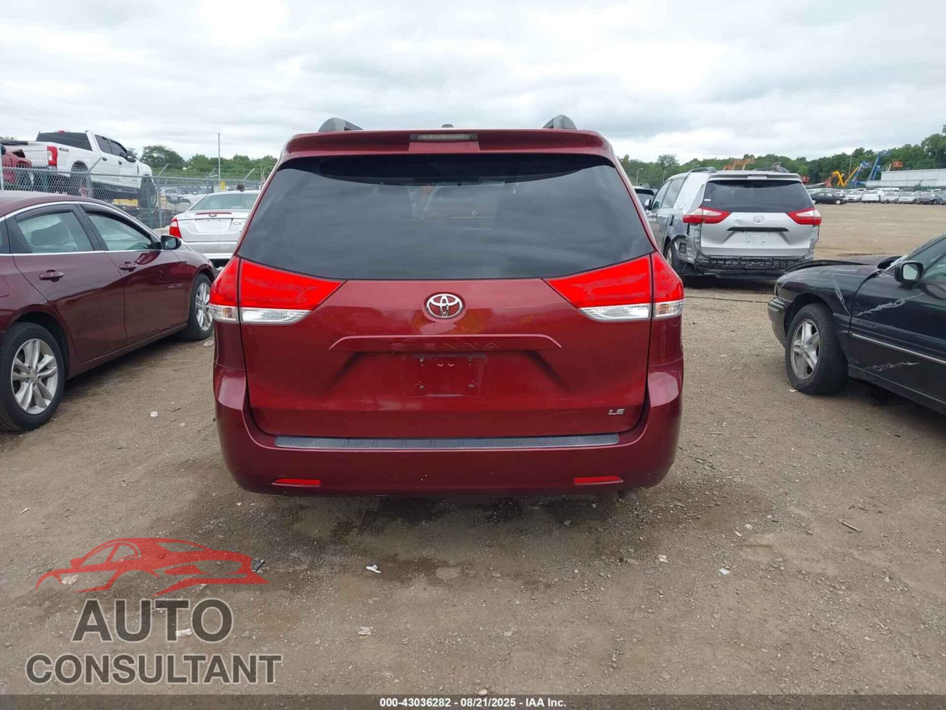 TOYOTA SIENNA 2011 - 5TDKK3DC4BS147088