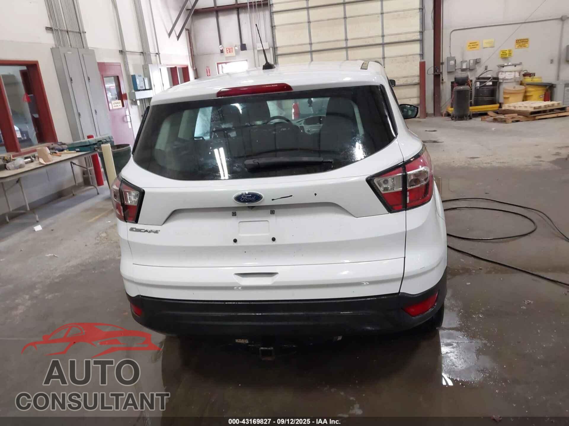 FORD ESCAPE 2017 - 1FMCU0F76HUE36180