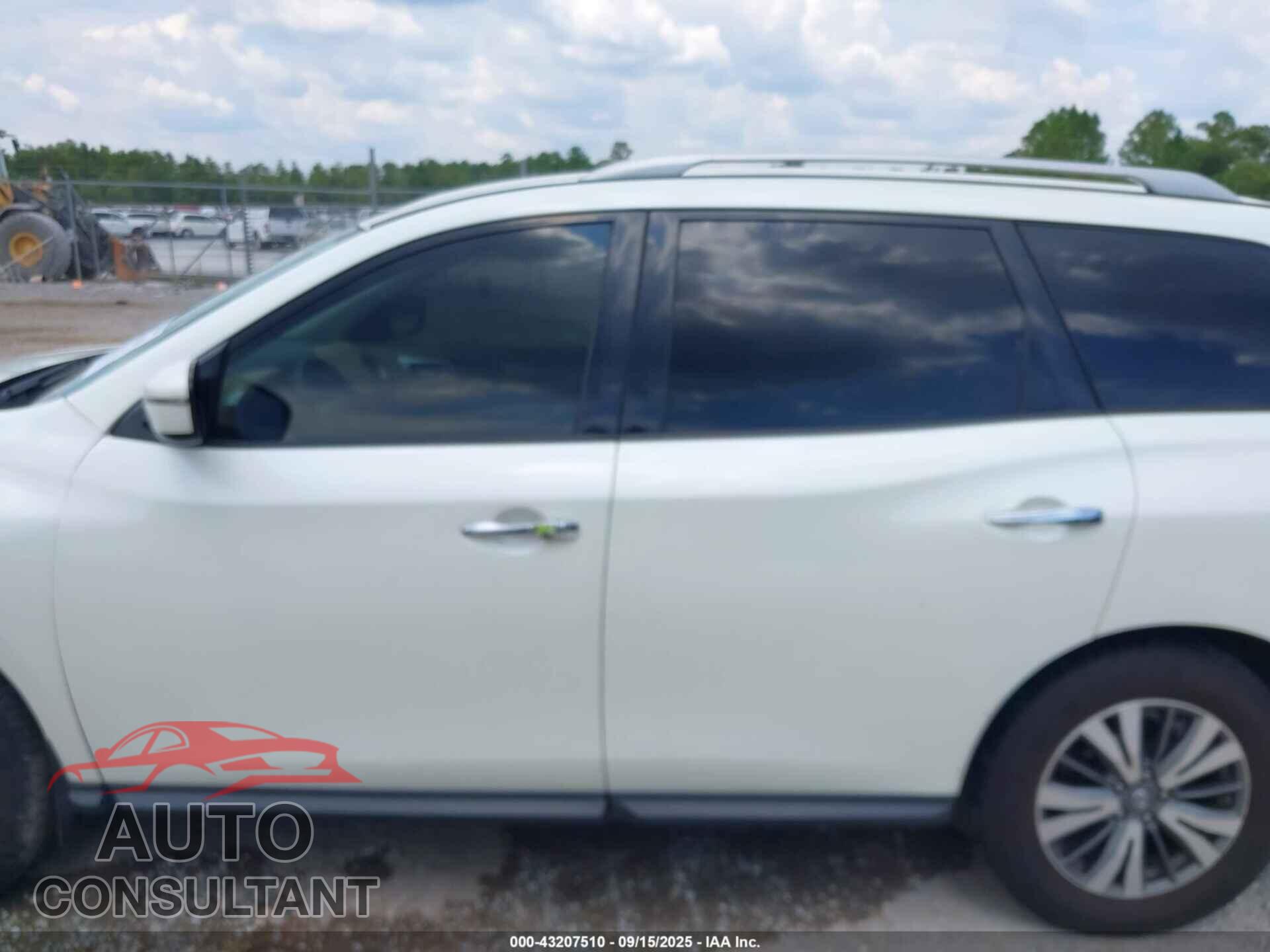NISSAN PATHFINDER 2017 - 5N1DR2MN6HC628661