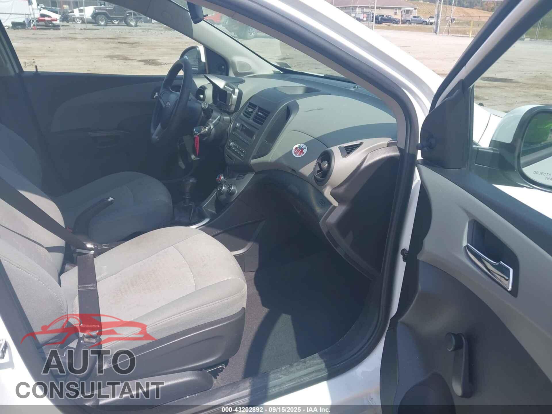 CHEVROLET SONIC 2014 - 1G1JB6SH1E4117633