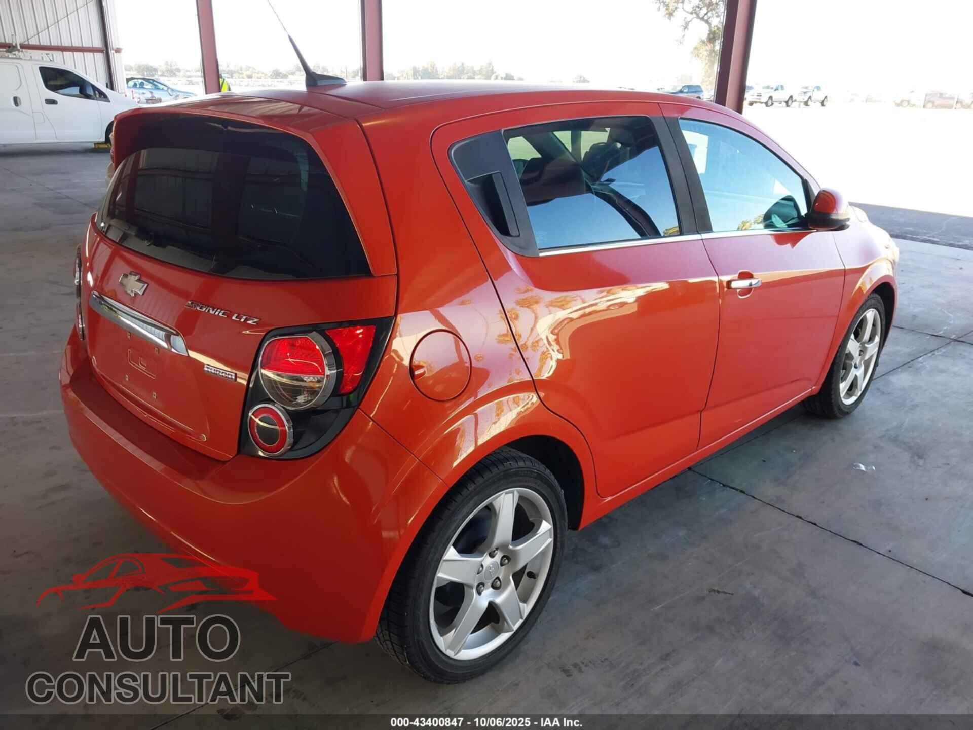 CHEVROLET SONIC 2013 - 1G1JE6SB4D4118910