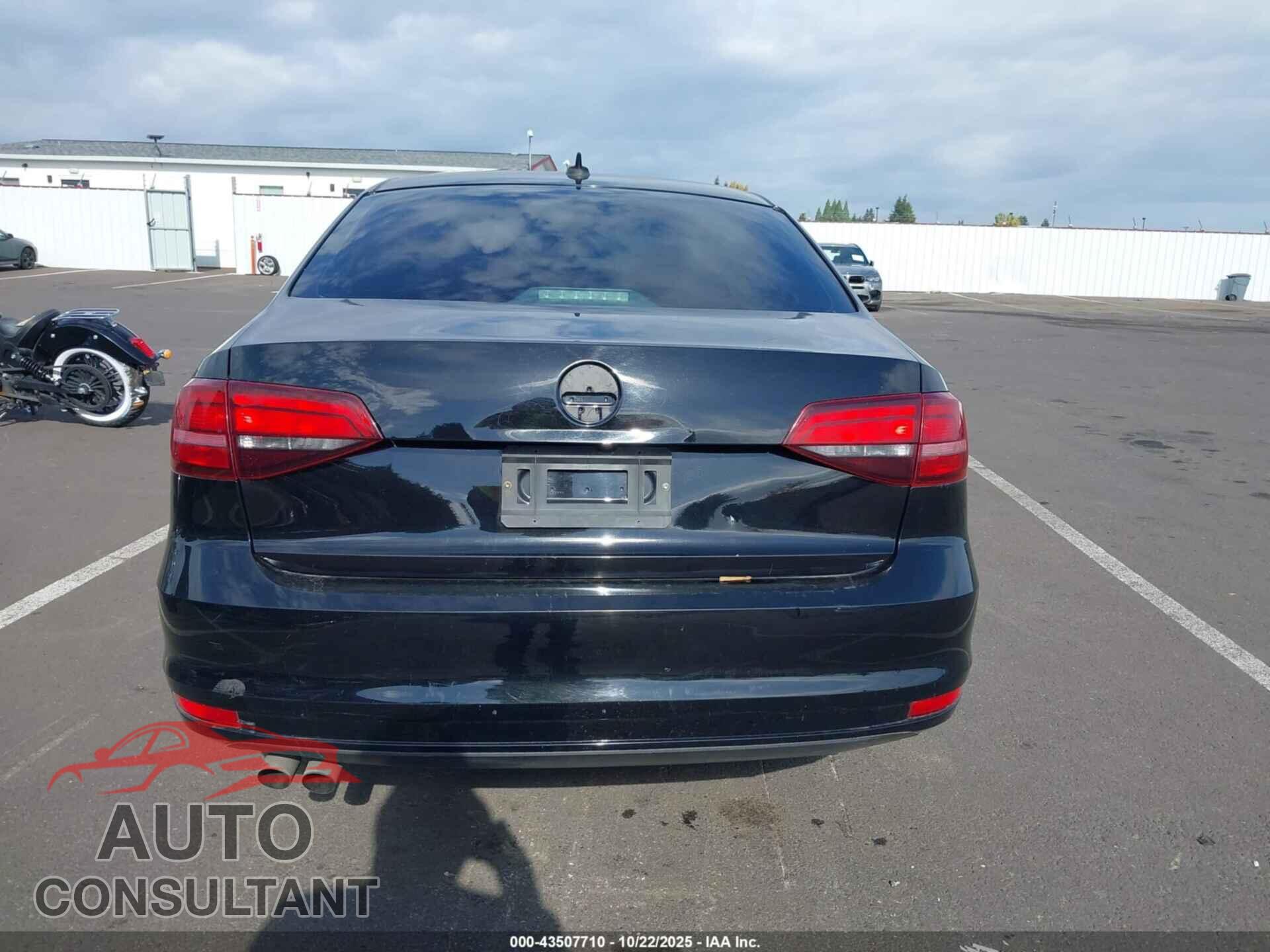 VOLKSWAGEN JETTA 2017 - 3VWDB7AJXHM318175