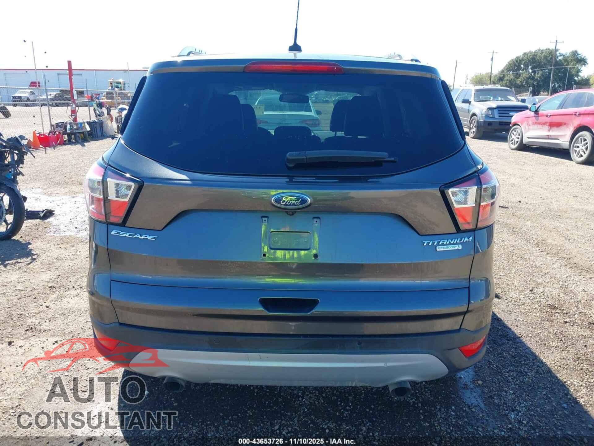 FORD ESCAPE 2017 - 1FMCU0J91HUC00352