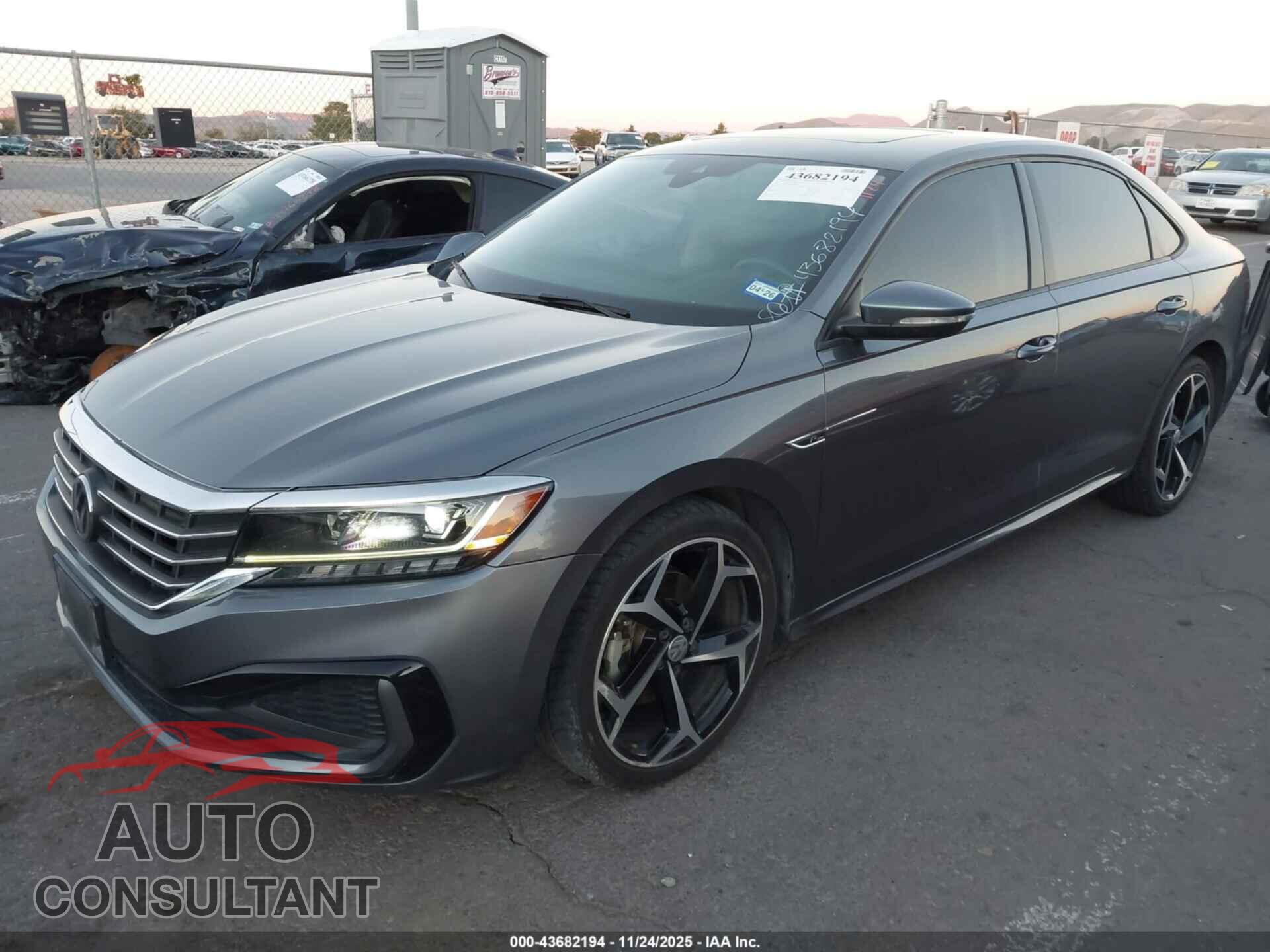 VOLKSWAGEN PASSAT 2020 - 1VWMA7A38LC010761