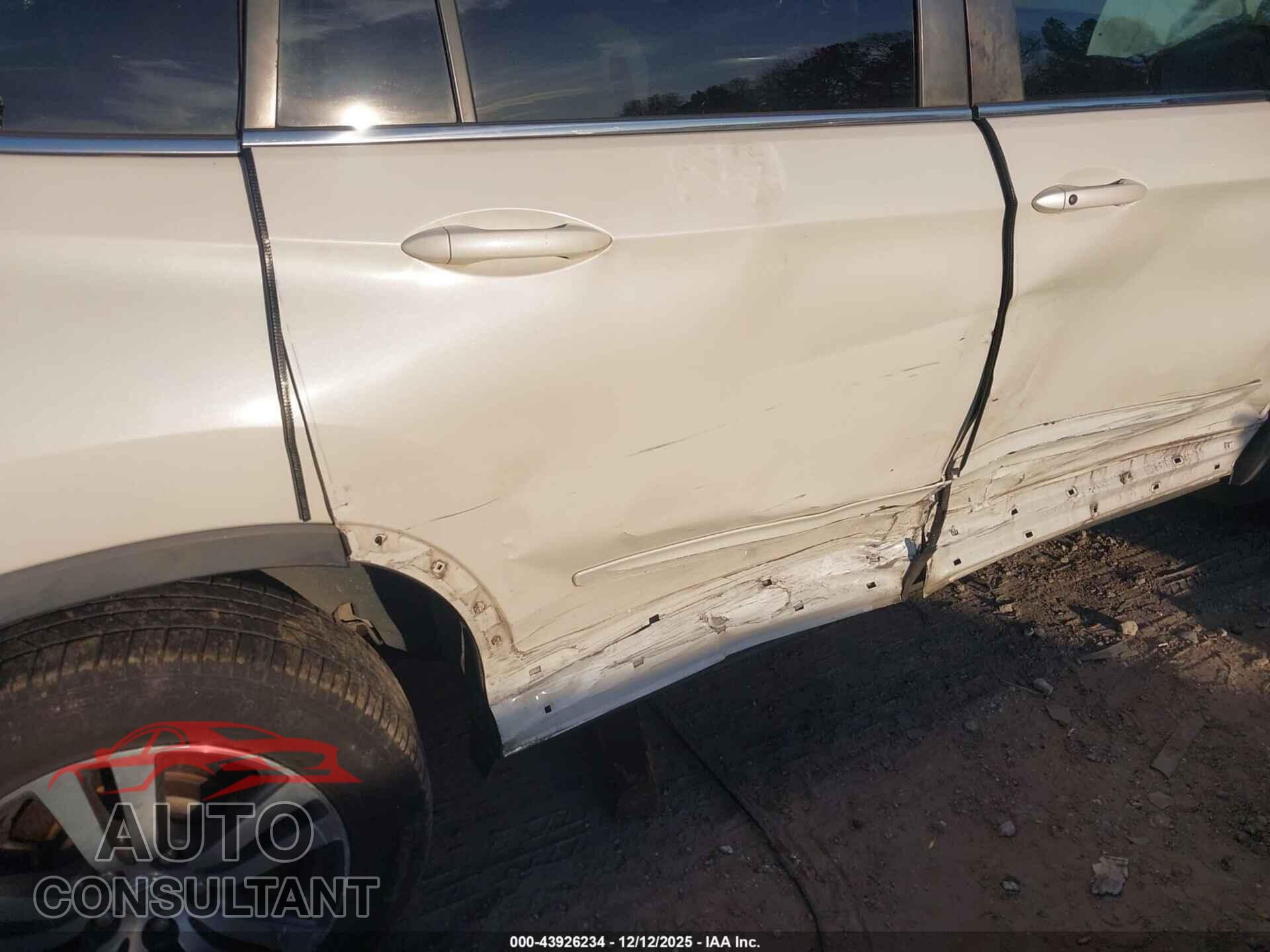 HONDA PILOT 2016 - 5FNYF5H3XGB011869