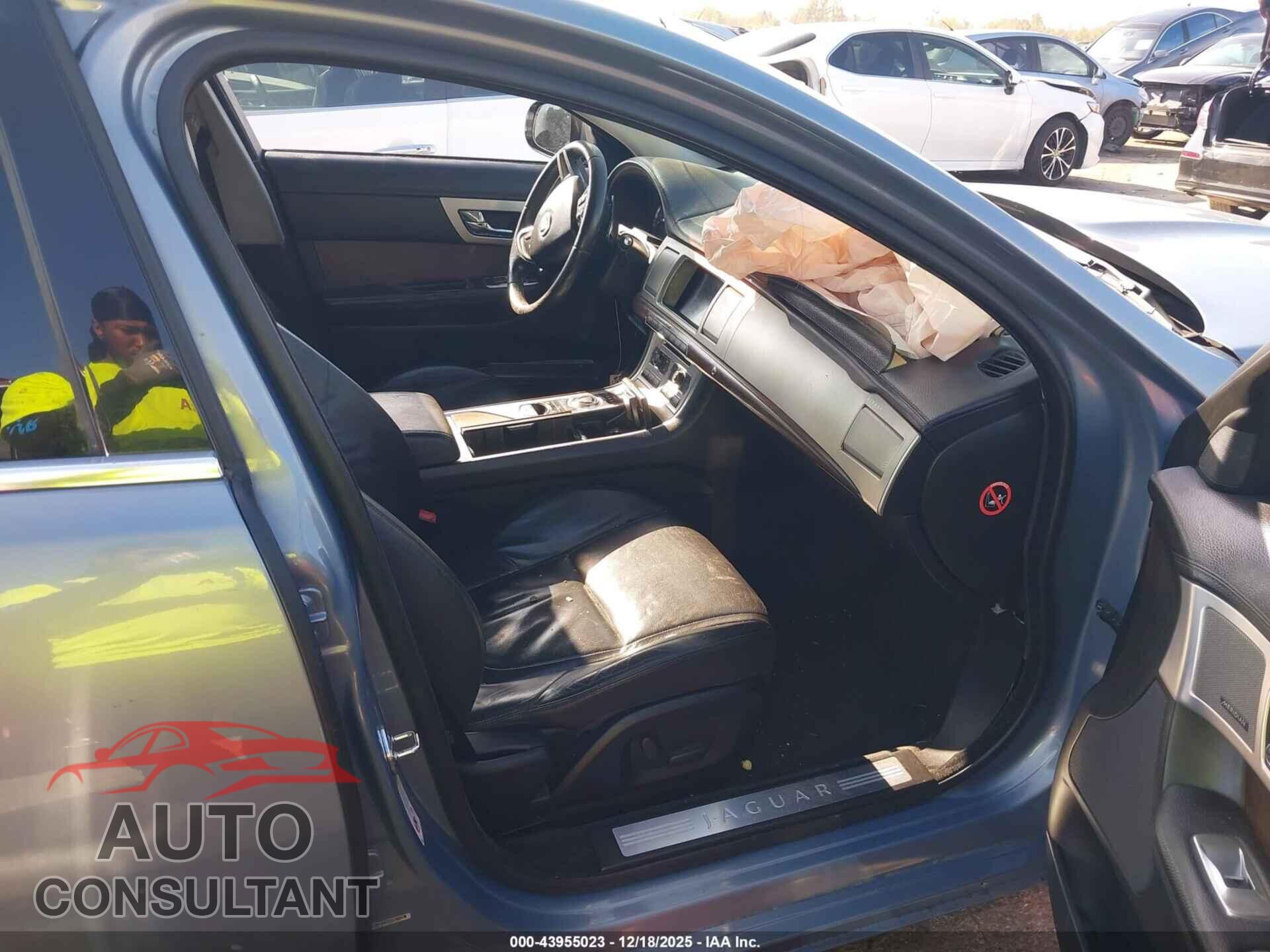 JAGUAR XF 2013 - SAJWJ0EF4D8S87128