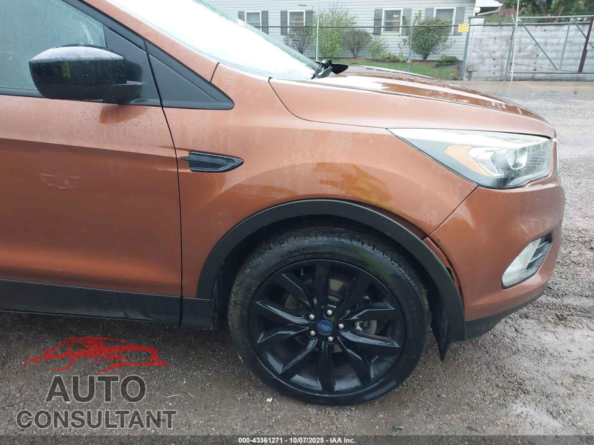 FORD ESCAPE 2017 - 1FMCU9G92HUE32454