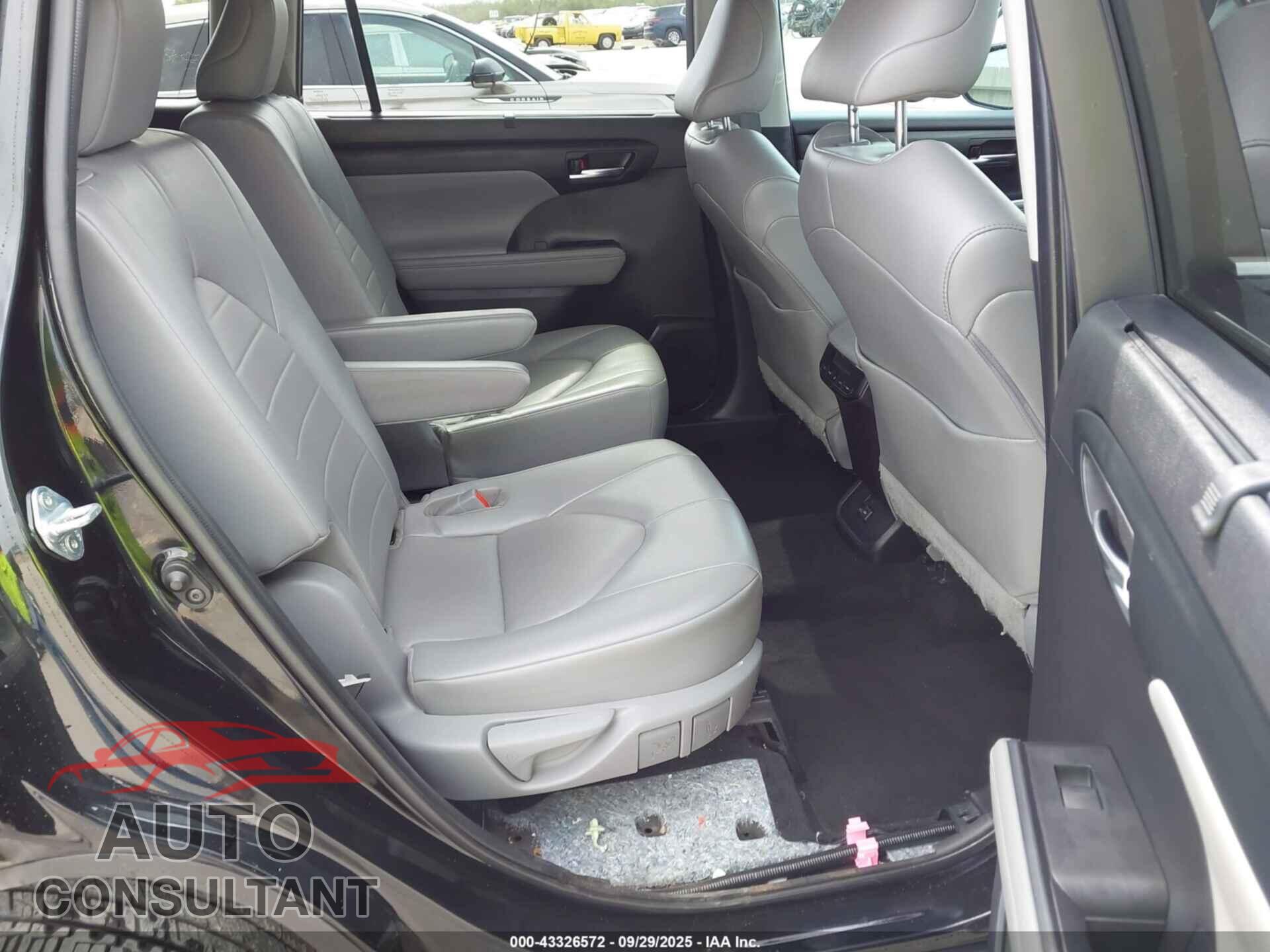TOYOTA HIGHLANDER 2022 - 5TDGZRAH2NS090608