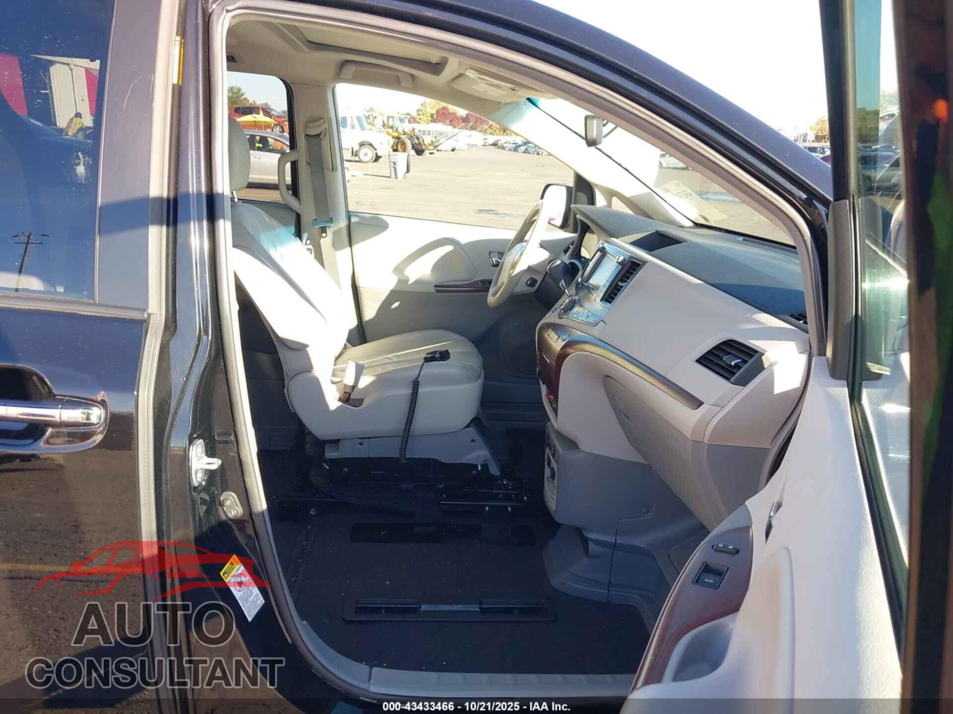 TOYOTA SIENNA 2013 - 5TDYK3DC3DS290286