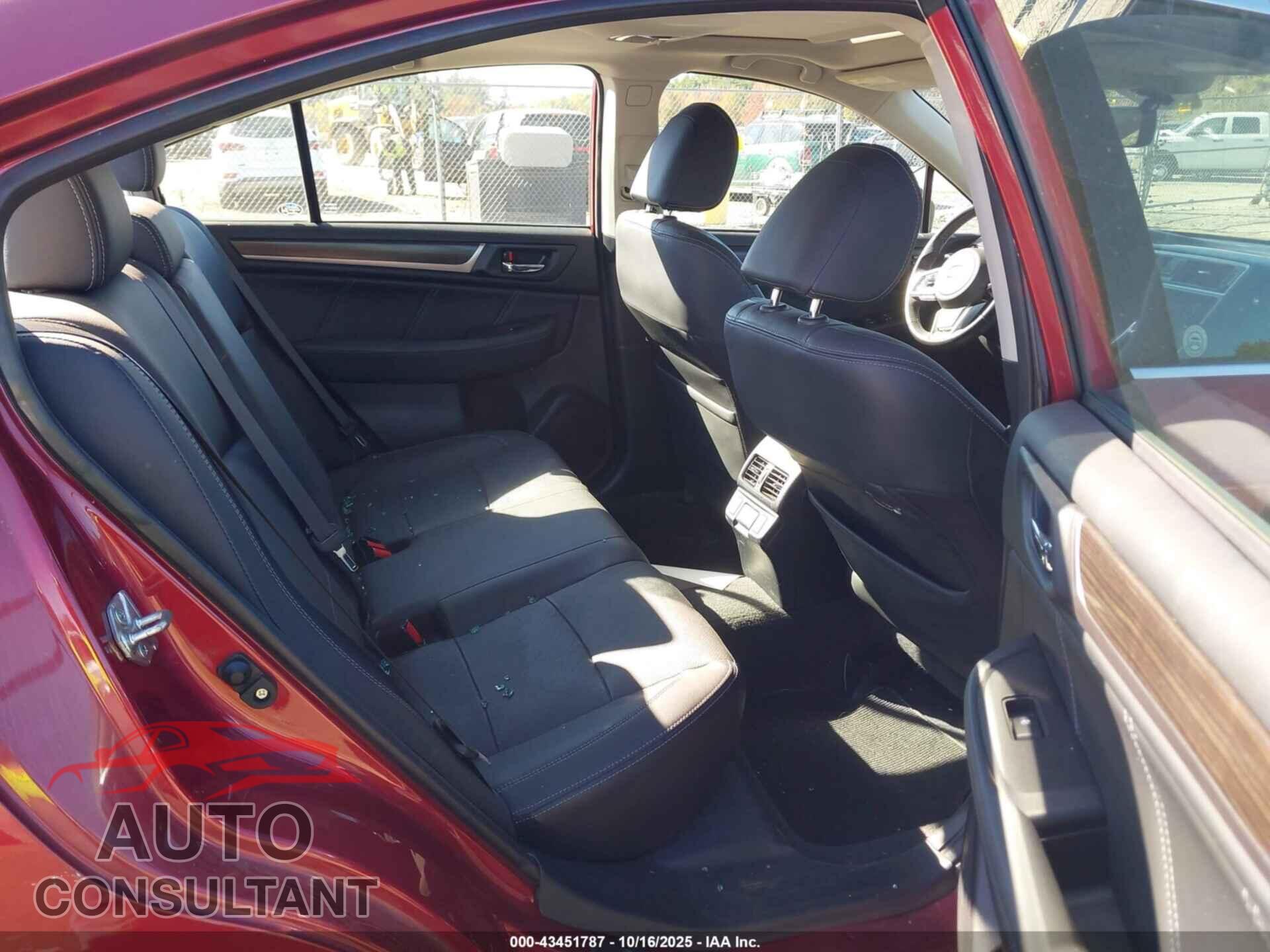 SUBARU LEGACY 2018 - 4S3BNAN63J3024631
