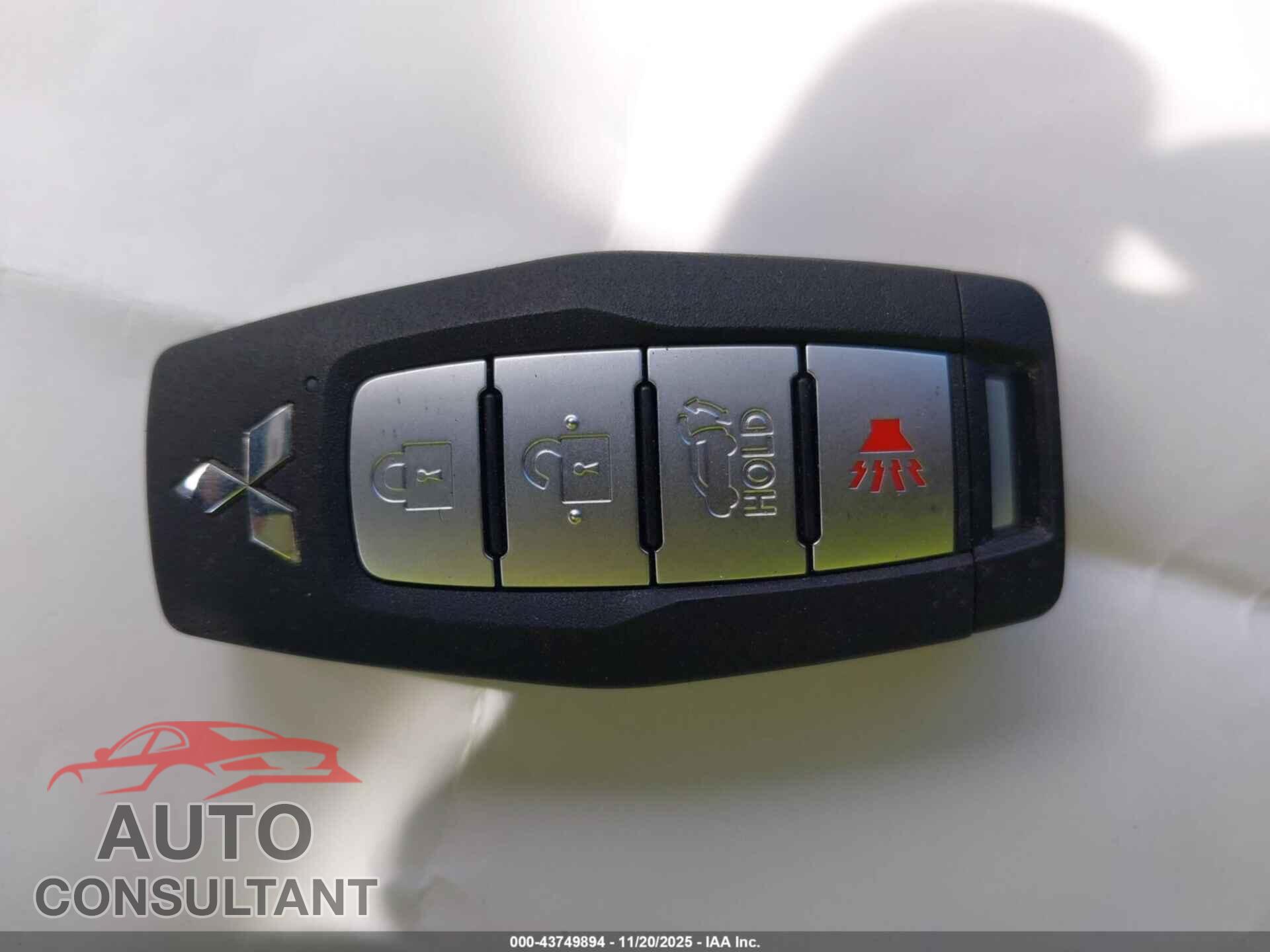 MITSUBISHI OUTLANDER 2023 - JA4J4VA83PZ018129